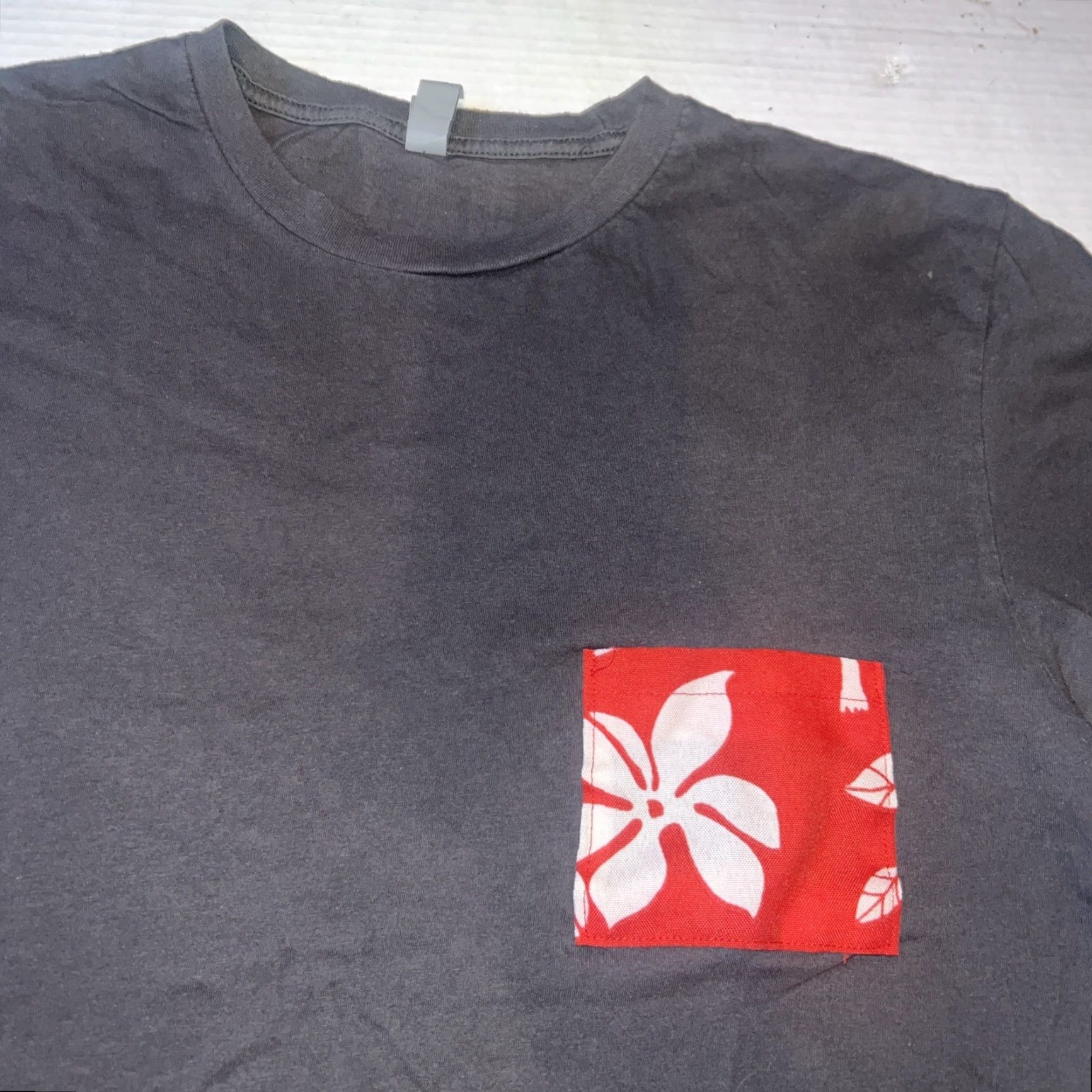 Next Level VINTAGE Duke Kahanamoku Surfer Wave Comes Catch Another One Shirt Adult Large Gray New Size US L / EU 52-54 / 3 - 3 Thumbnail