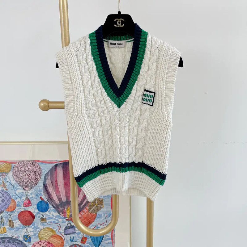 Miu Miu Miu Miu White Cable Knit Sweater Vest 0089 Size M / US 6-8 / IT 42-44 - 1 Thumbnail