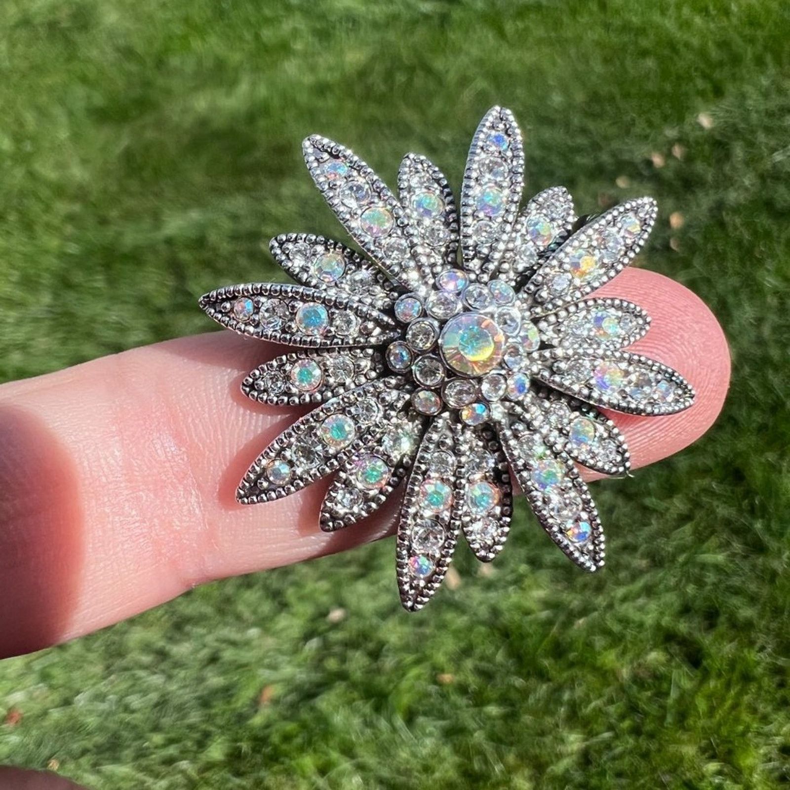 & Other Stories Vintage Joan Rivers - Crystal Rhinestone Flower Brooch Pin Size ONE SIZE - 5 Thumbnail