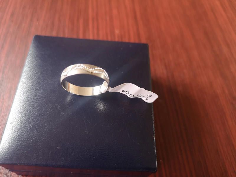 Designer 9ct White Gold Diamond Cut Satin Ring size m Size ONE SIZE - 4 Thumbnail