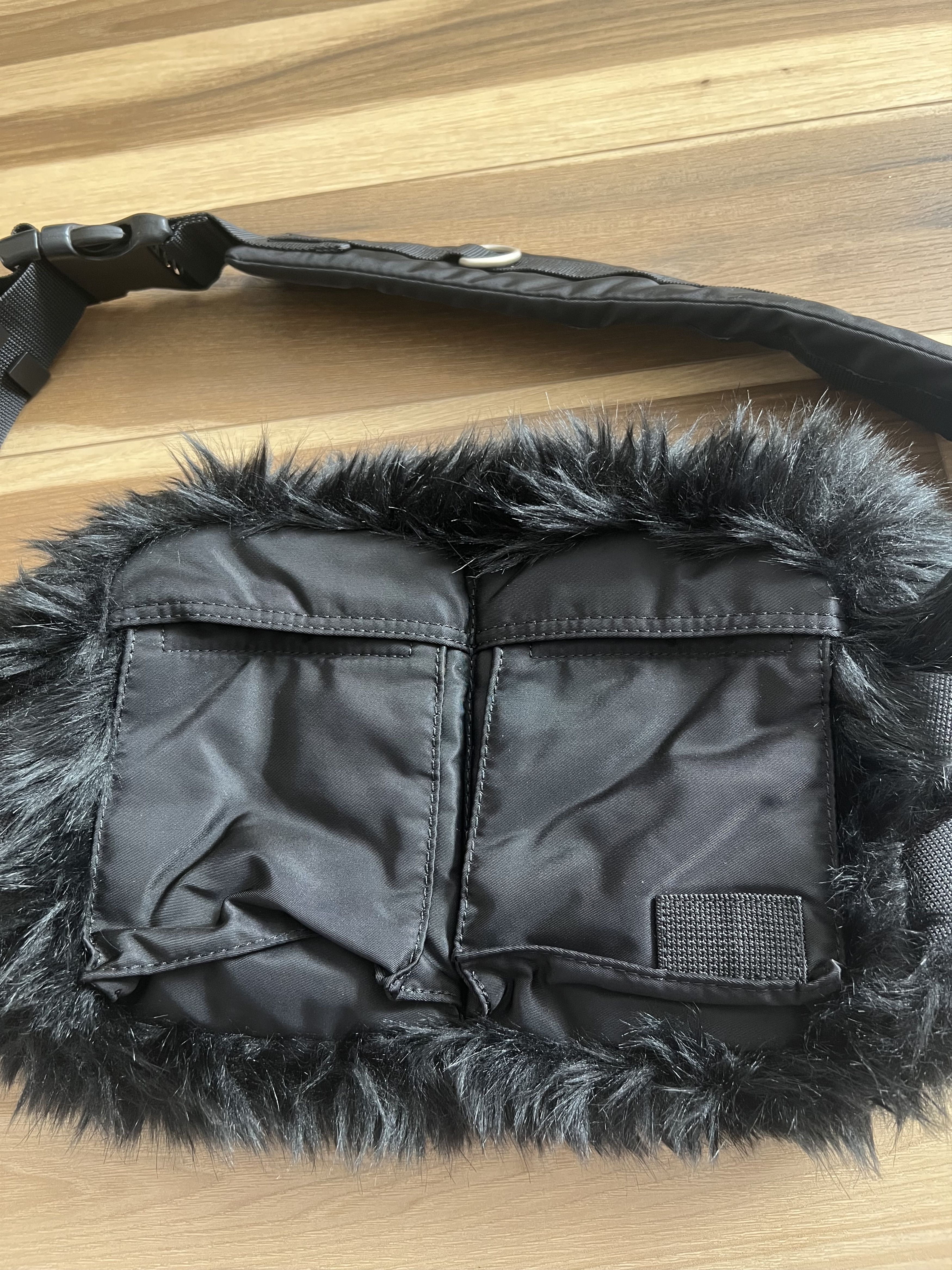Porter × Sacai Porter Sacai Faux Fur Waist Bag in Black Size ONE SIZE - 2 Thumbnail