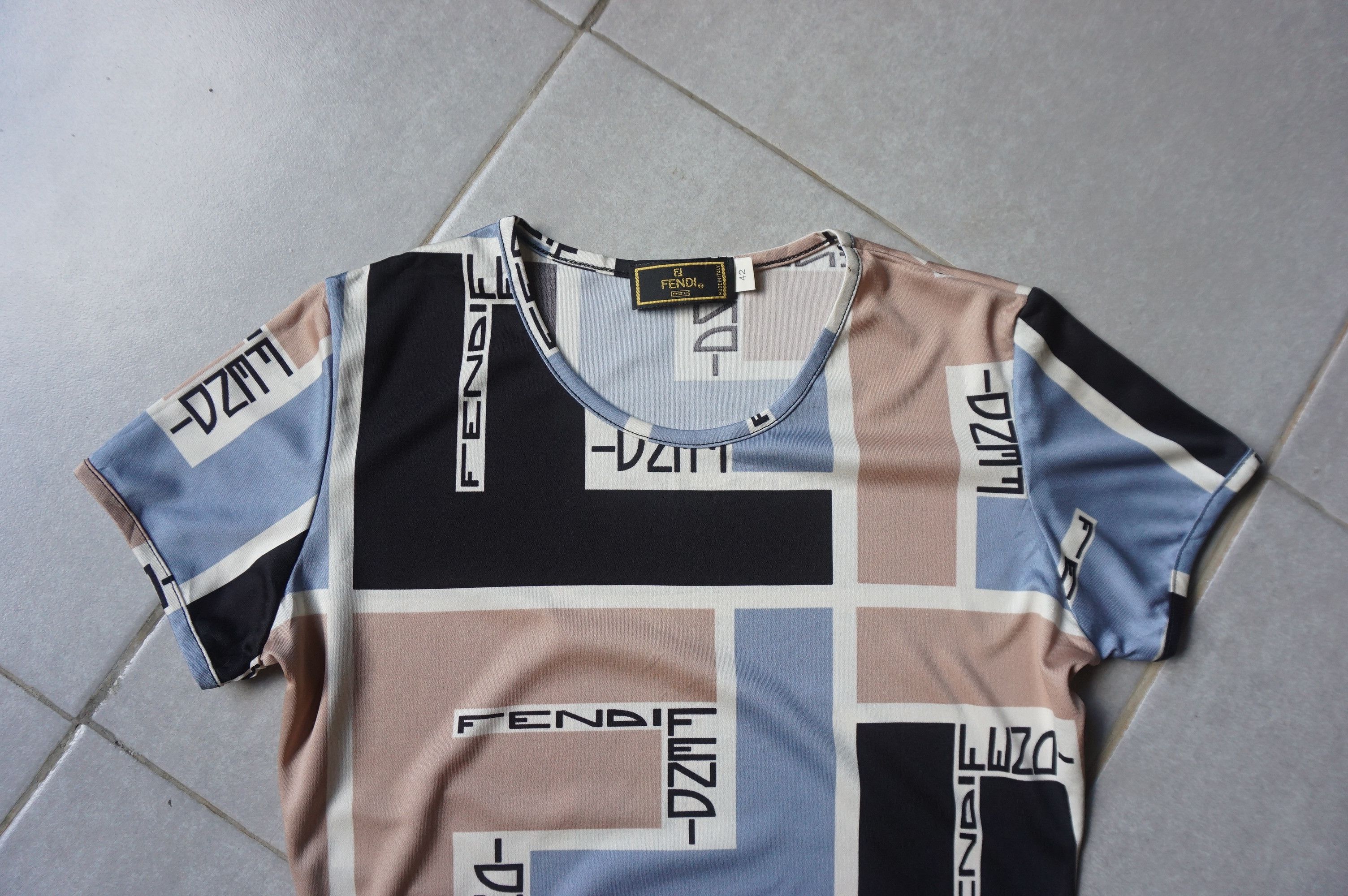 Fendi Fendi Retro Logo print tee Size M / US 6-8 / IT 42-44 - 3 Thumbnail