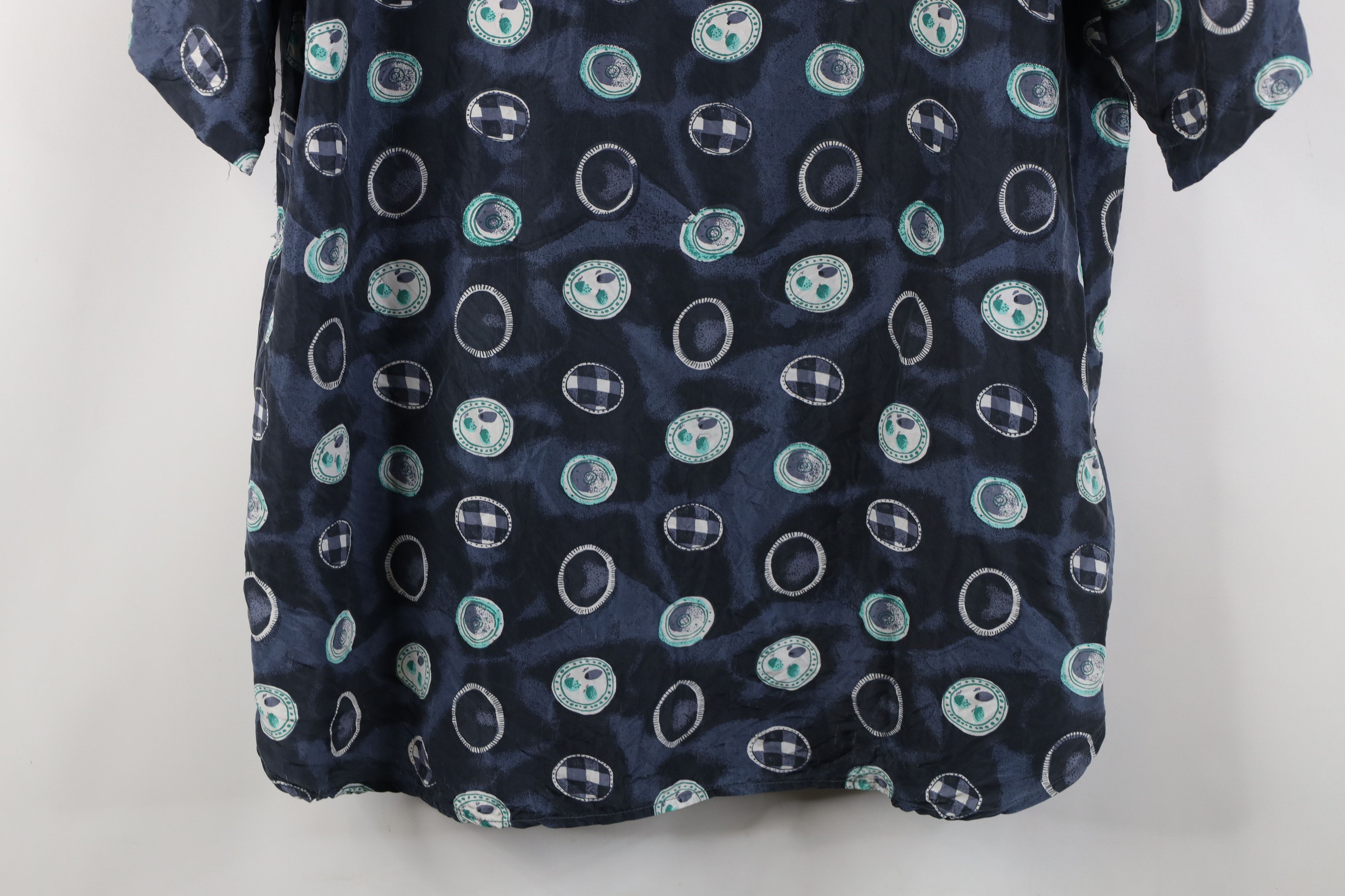 Vintage Vintage 90s Streetwear Geometric Silk Baggy Button Shirt Size US M / EU 48-50 / 2 - 11 Thumbnail