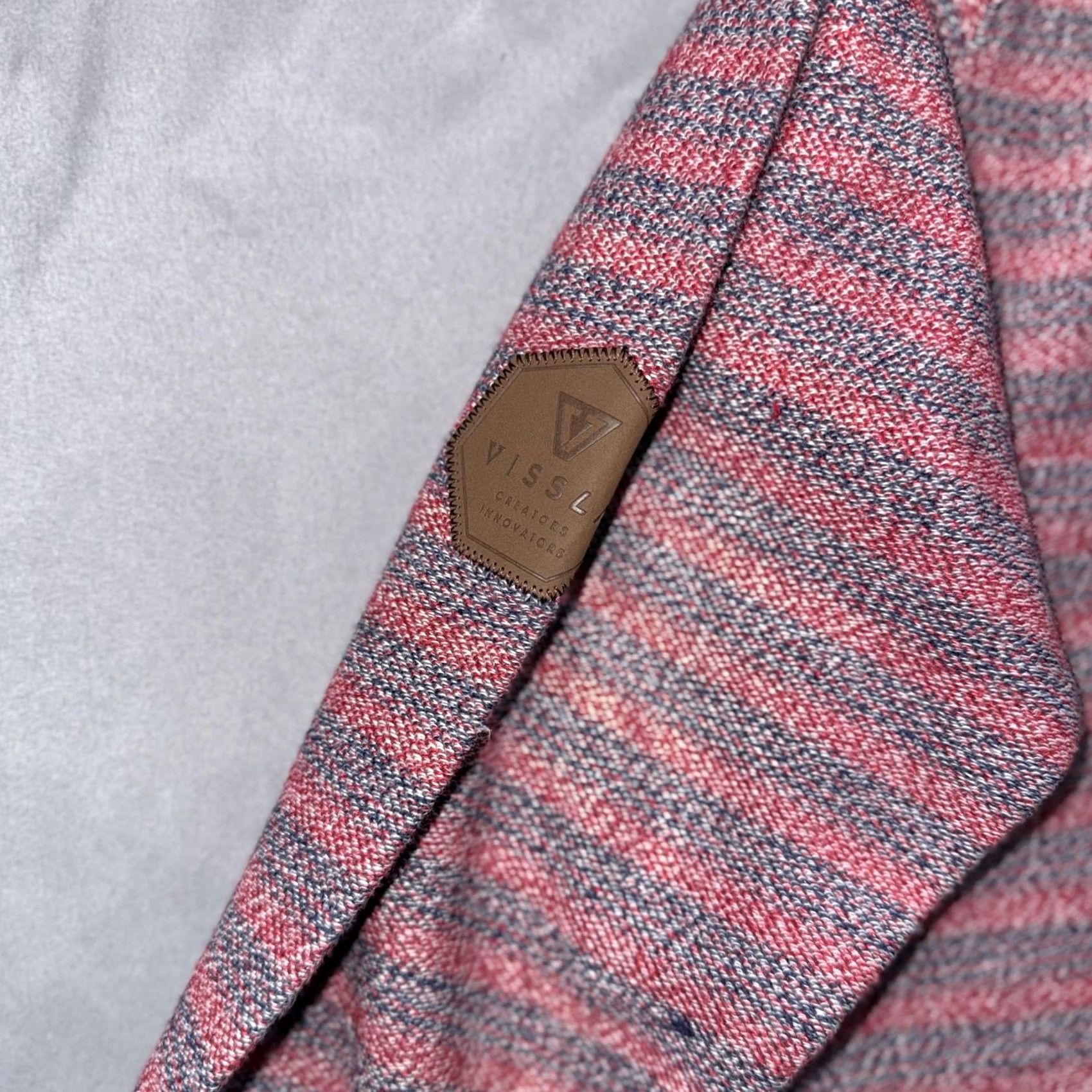 Vissla Vissla Hoodie Mens L Gray Red Striped Knit Henley Pullover Surf Casual Size US L / EU 52-54 / 3 - 6 Thumbnail