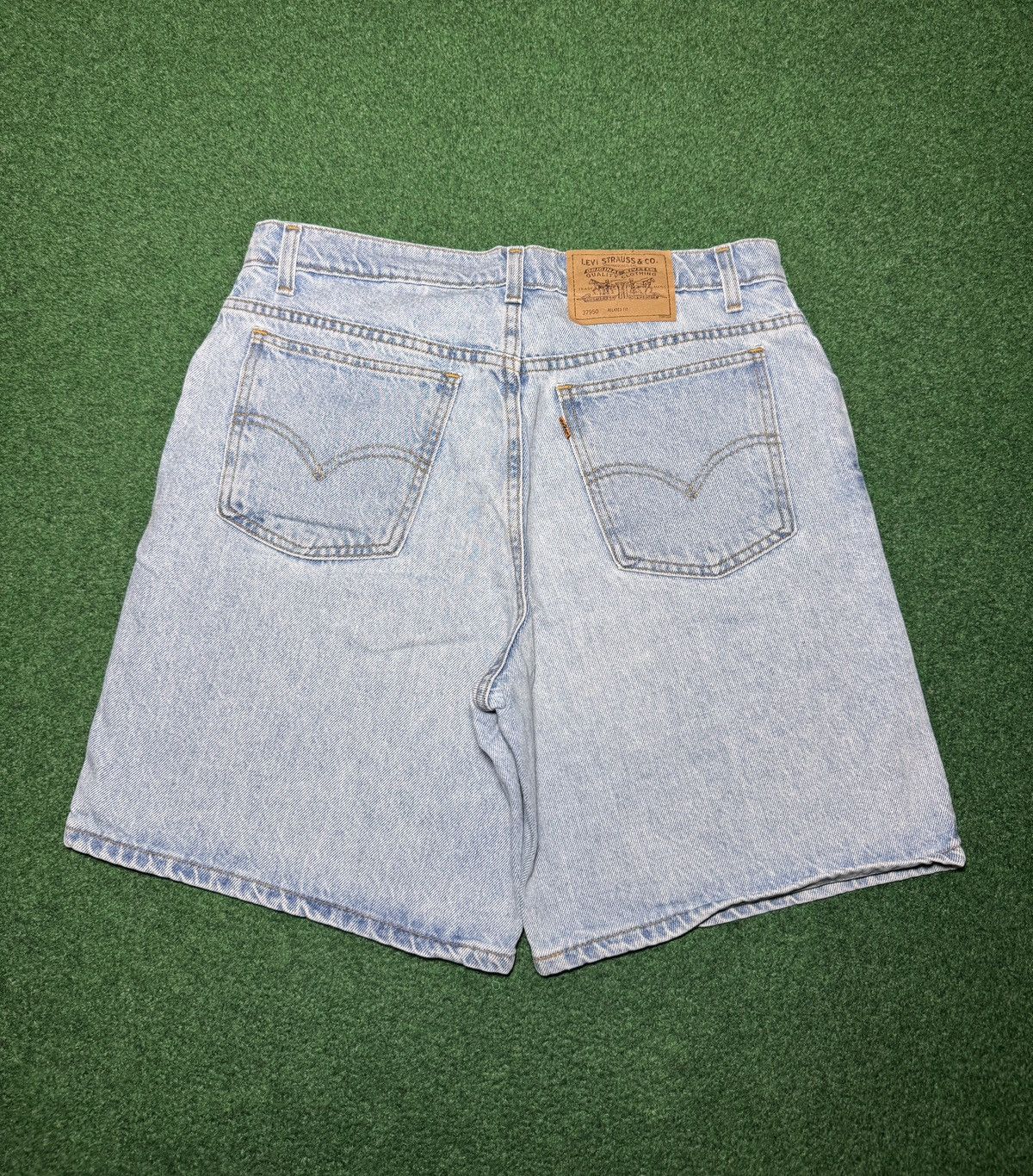 Levi's Vintage Clothing Vintage 90s Levi’s 950 Womens 13 High Waist 9” Denim Shorts Size 33" - 1 Thumbnail