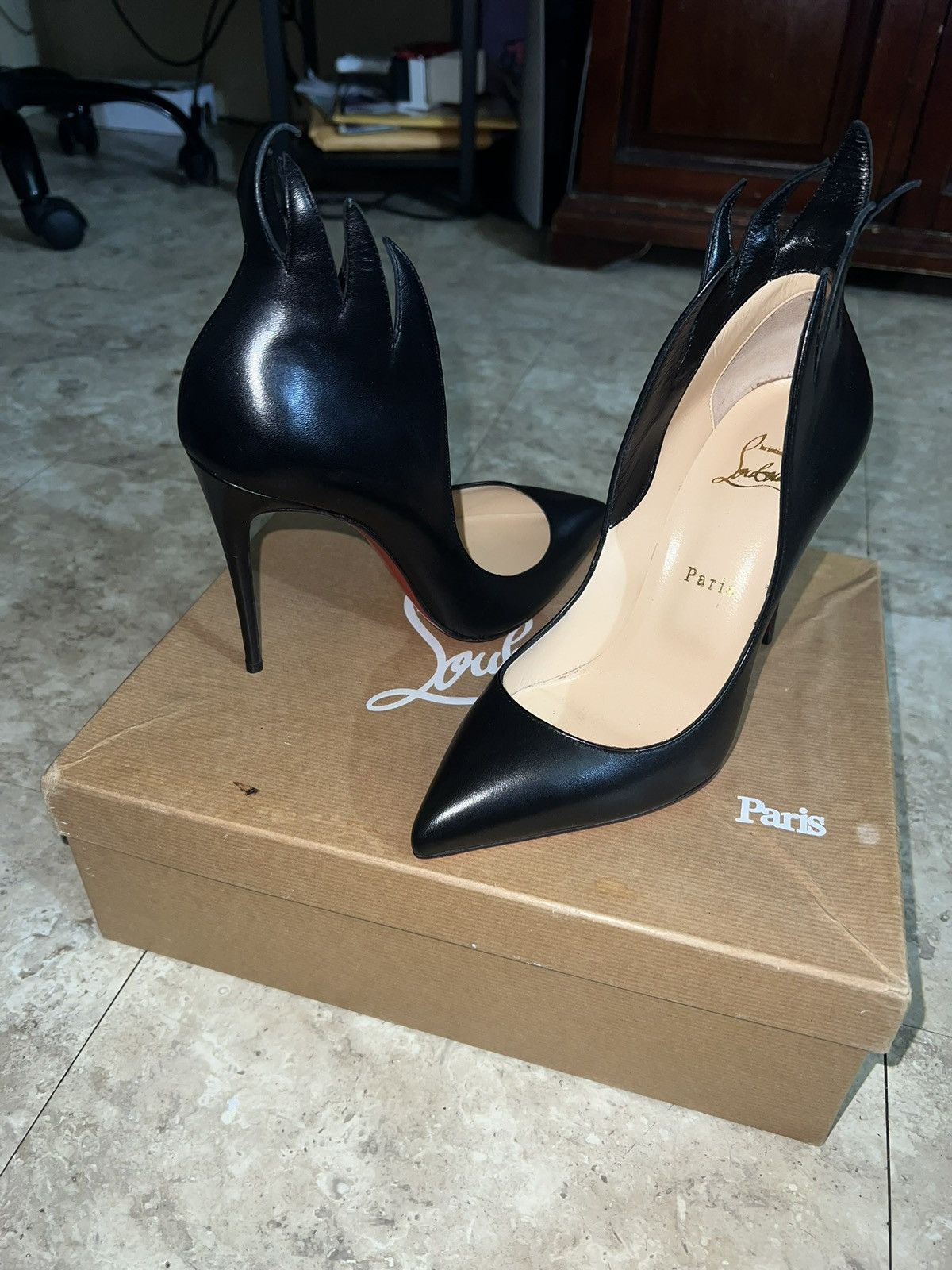 Christian Louboutin Christian Louboutin Shiny Nappa Victorina 100 Pumps Size US 8 / IT 38 - 1 Thumbnail