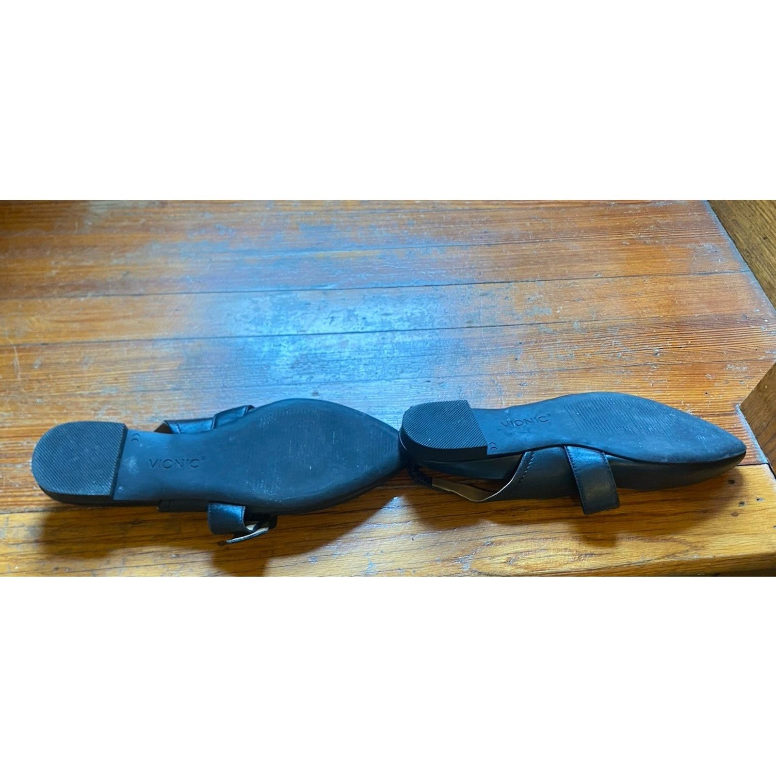 Vionic Vionic Women's Black Leather Sandals 7.5 Closed Pointy Toe Size US 7.5 / IT 37.5 - 8 Thumbnail