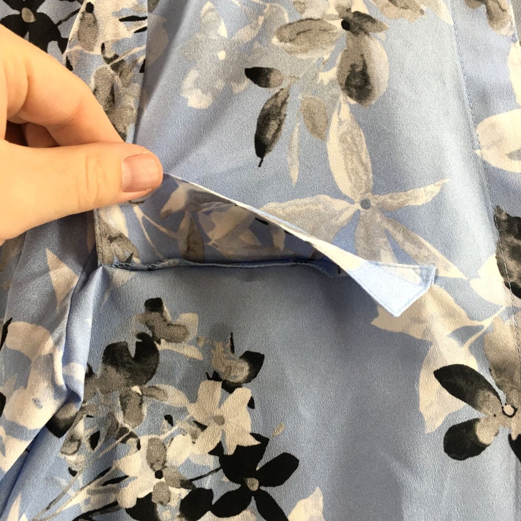 Calvin Klein Calvin Klein Blouse Top Womens S Blue Floral Long Sleeve V-Neck Button Front Size S / US 4 / IT 40 - 4 Thumbnail