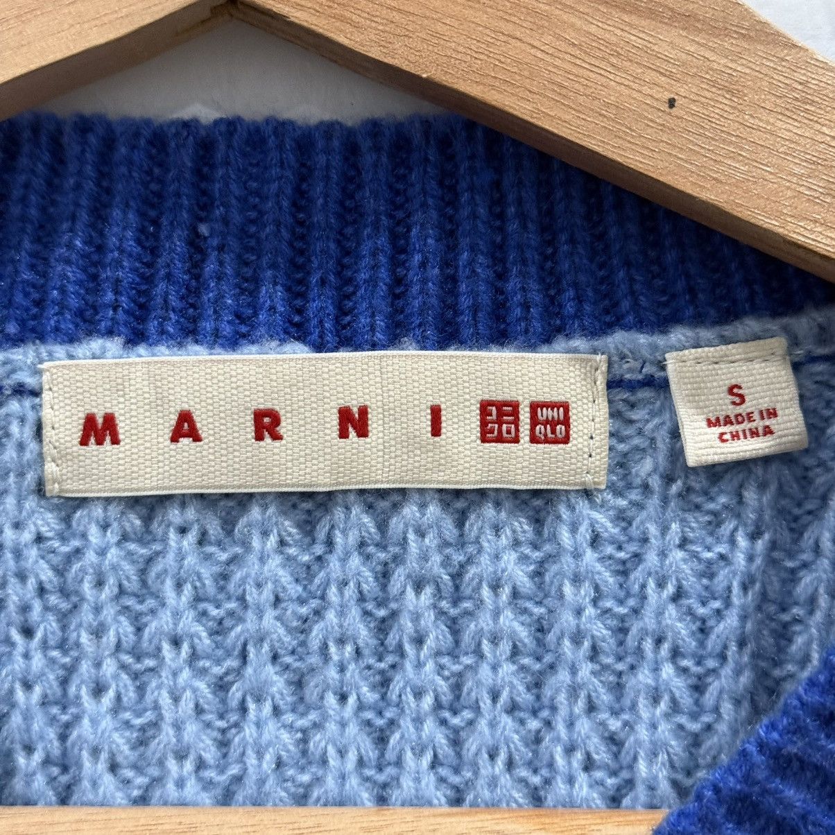 Marni × Uniqlo Marni Uniqlo Knit Sweater V-Neck Size S / US 4 / IT 40 - 2 Thumbnail