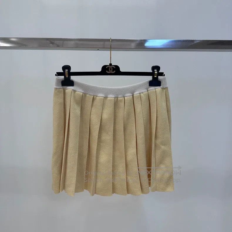 Miu Miu Miu Miu 42 Light yellow knitted pleated skirt Size 41" - 3 Thumbnail