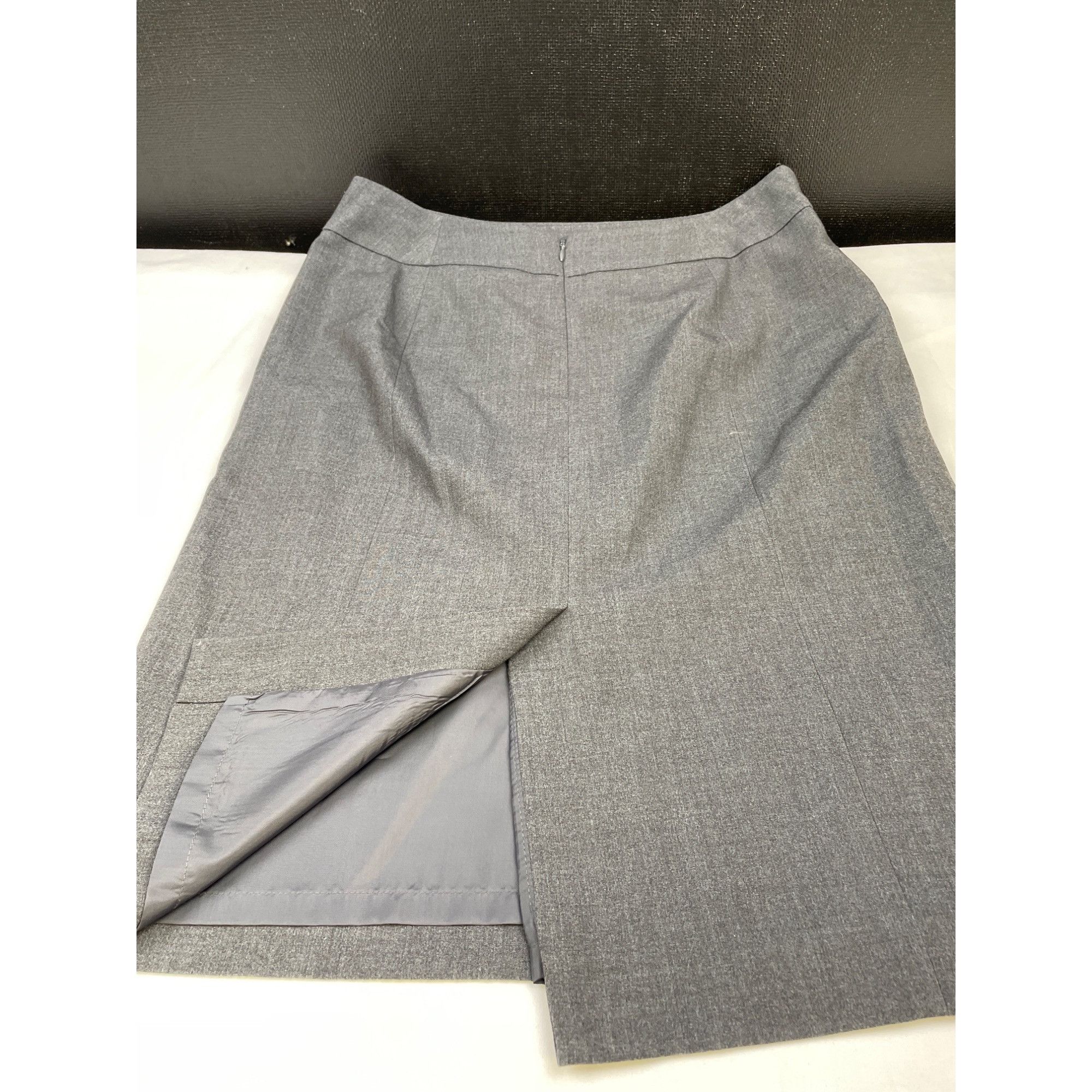 Calvin Klein Calvin Klein Women's Gray Skirt, Straight cut, fitted Back S Size 26" / US 2 / IT 38 - 5 Thumbnail