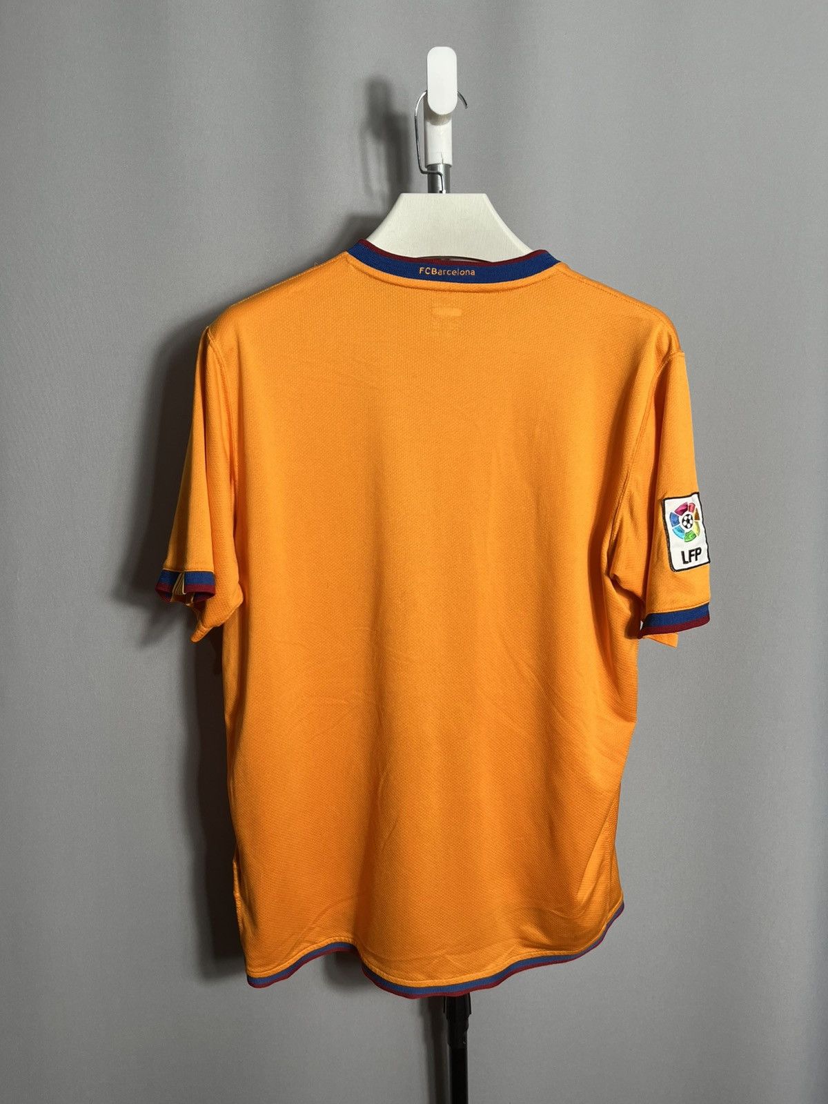 Nike BARCELONA 2006 2007 AWAY FOOTBALL SHIRT SOCCER JERSEY NIKE Size US L / EU 52-54 / 3 - 8 Thumbnail