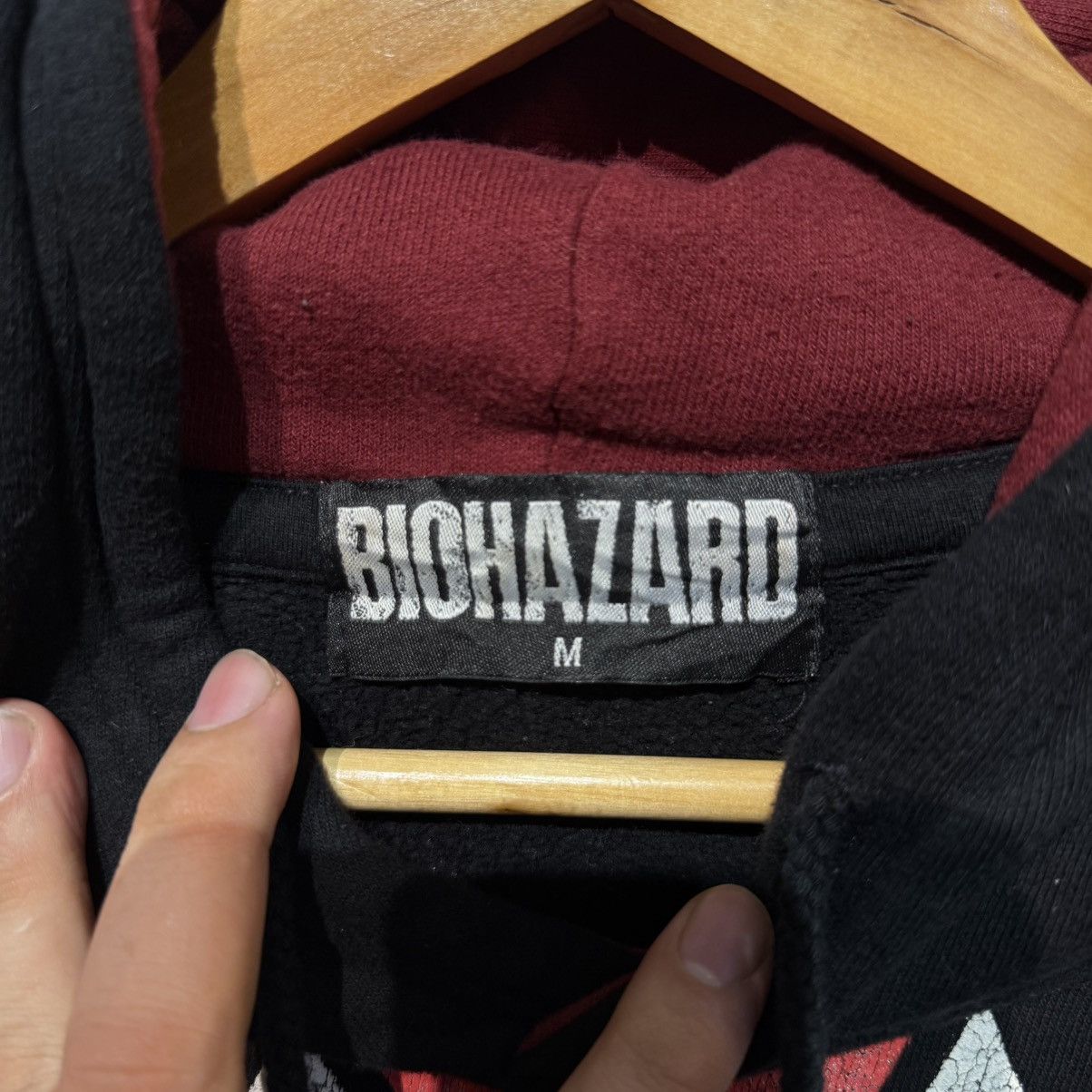 Japanese Brand Resident Evil / Biohazard Umbrella Corp Logo Hoodie Size US M / EU 48-50 / 2 - 8 Thumbnail