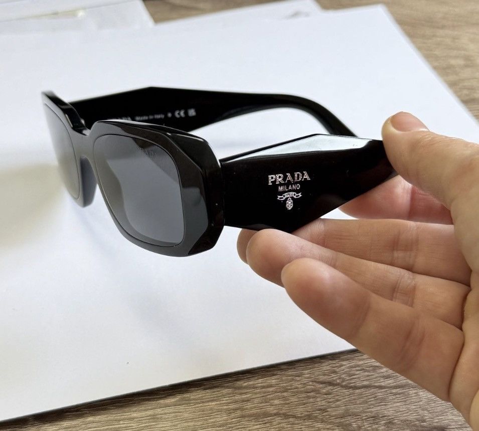 Prada PRADA 2022 Runway Symbole Logo Square Sunglasses SPR17W Size ONE SIZE - 1 Thumbnail