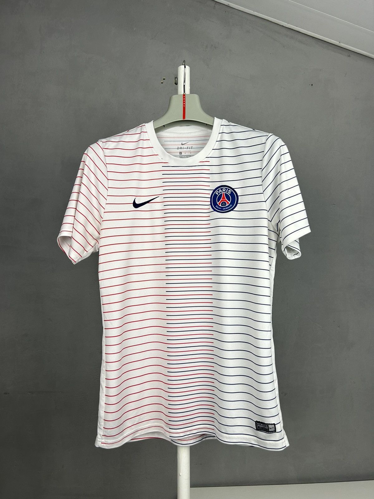 Nike Paris Saint-Germain Nike 2019-20 Training Shirt Size US L / EU 52-54 / 3 - 1 Thumbnail