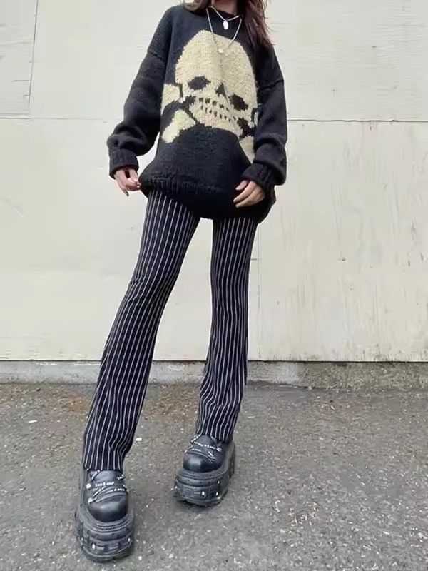 Japanese Brand Skull & Crossbones Knit Sweater - Oversized Black & Beige Size US L / EU 52-54 / 3 - 4 Thumbnail