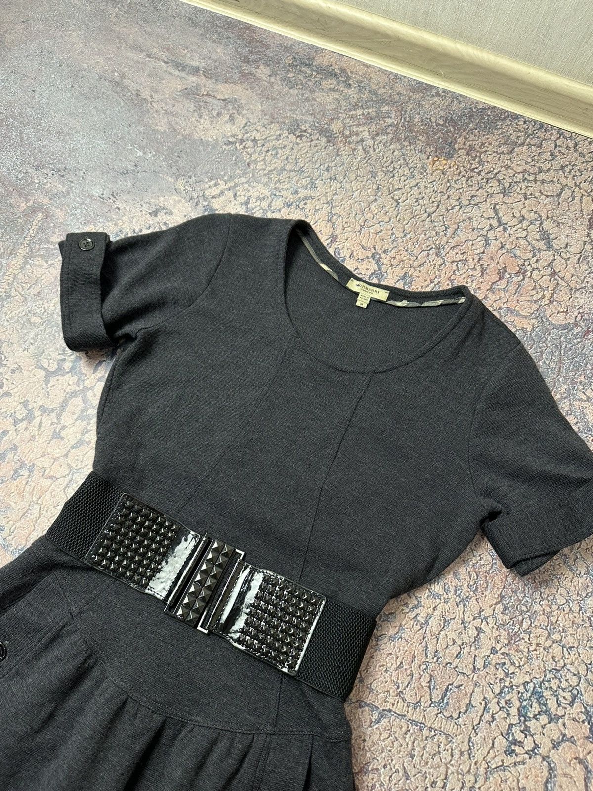 Burberry Burberry dress luxury Size M / US 6-8 / IT 42-44 - 2 Thumbnail