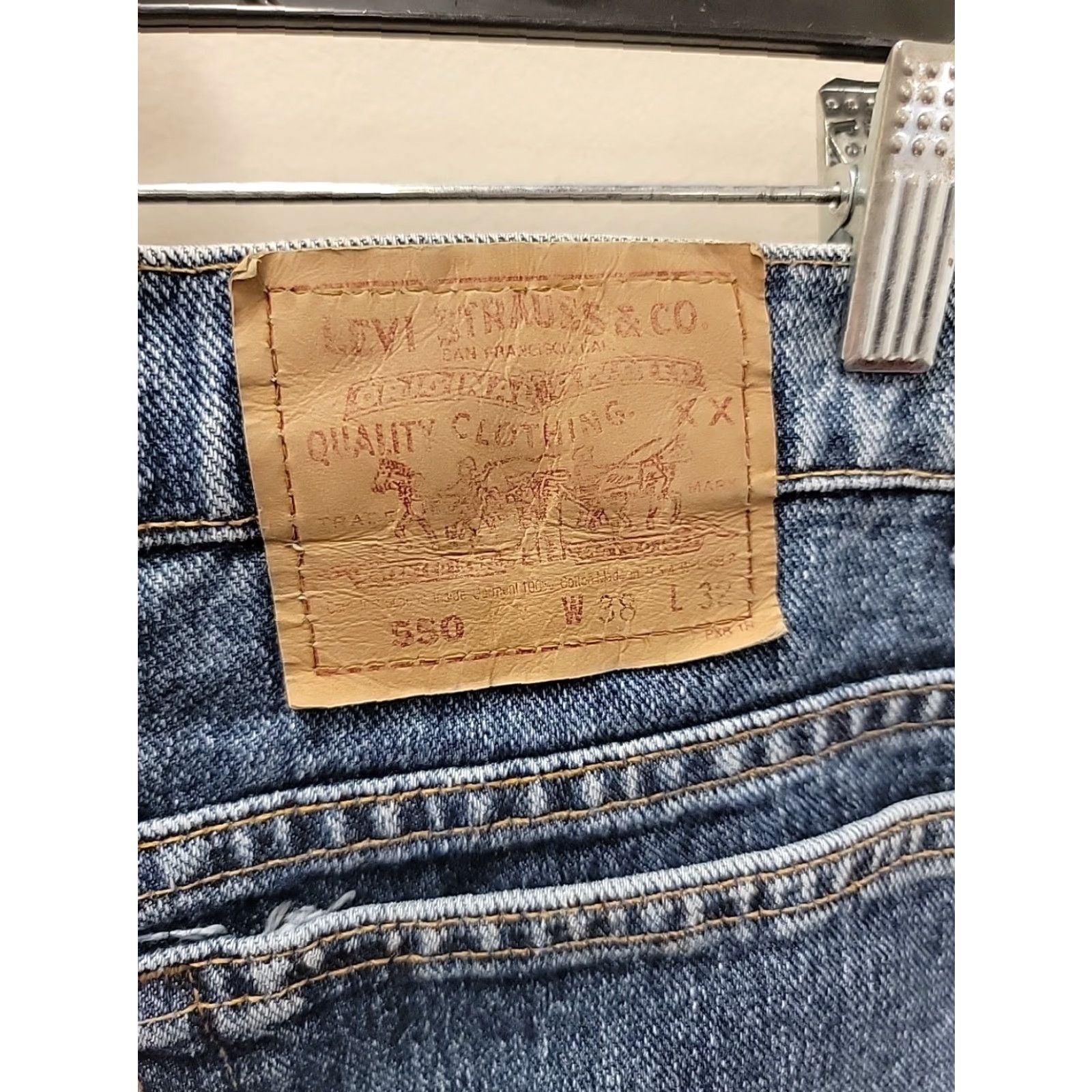 Levi's VINTAGE Levi's 550 Jeans Mens Relaxed Fit Blue Denim 38x32 5-Pocket Design Distressed Size US 38 / EU 54 - 4 Thumbnail