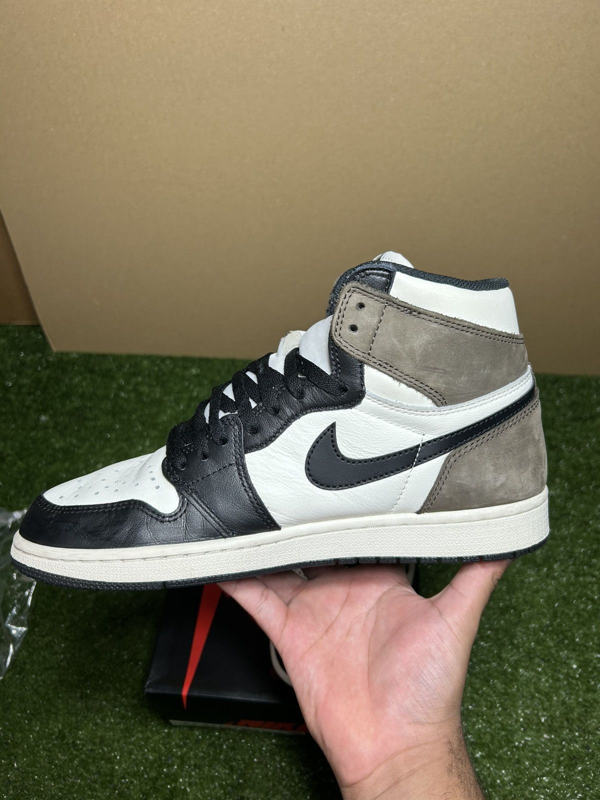 Jordan Brand Jordan 1 Mocha high 2020 Size US 9.5 / EU 42-43 - 8 Thumbnail