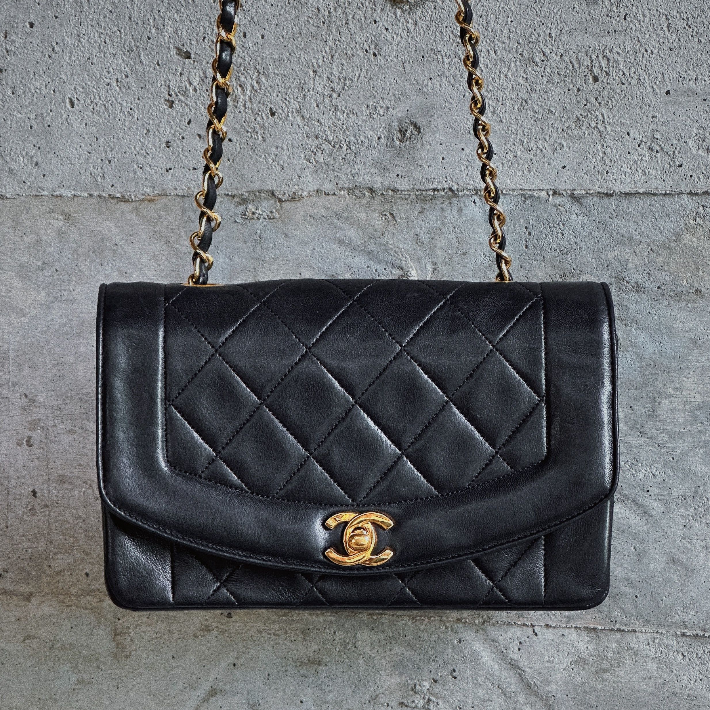 Chanel Chanel Vintage Diana Flap Bag Size ONE SIZE - 1 Thumbnail