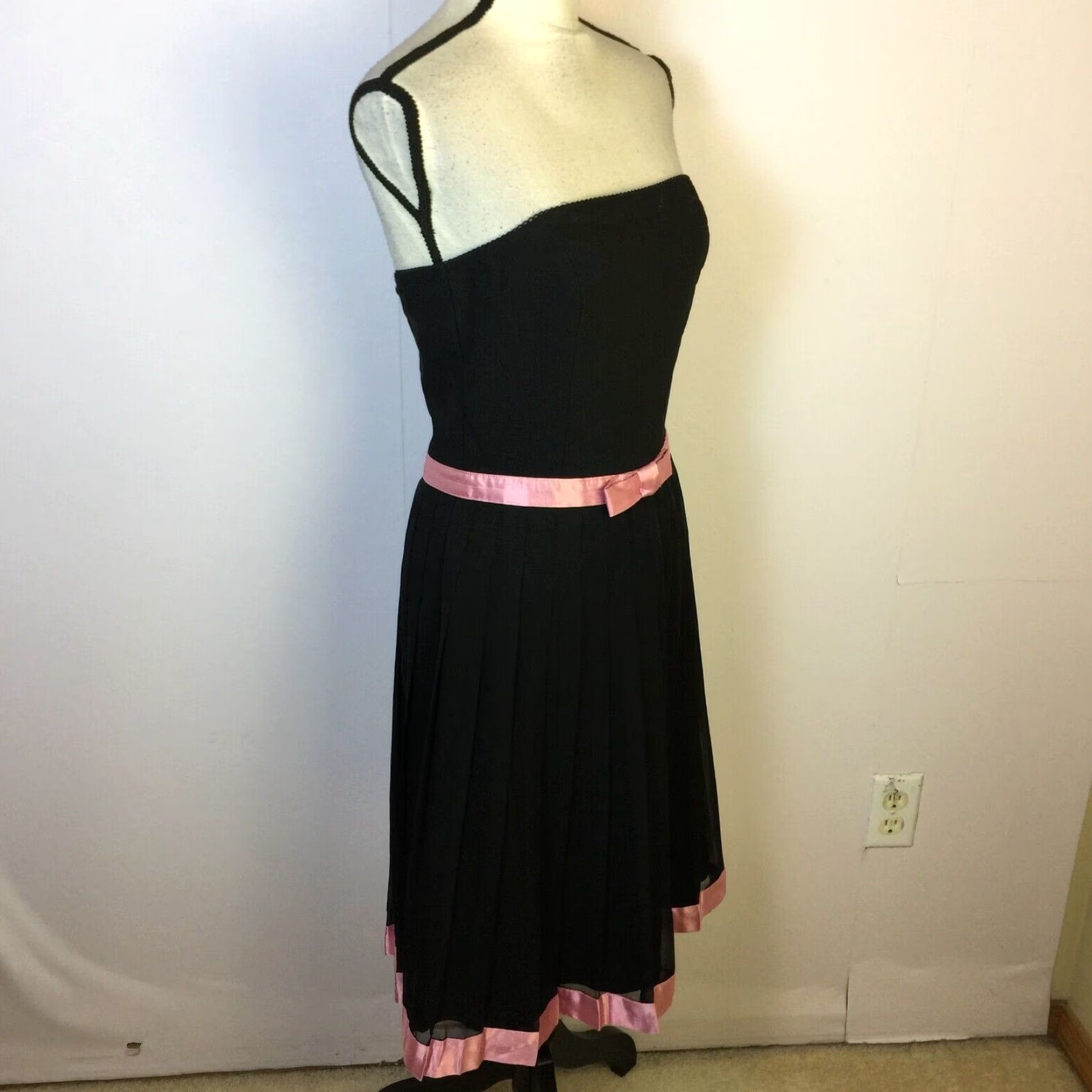VINTAGE Rampage Strapless Fit & Flare Dress WOMAN Size 9 Black Pink Pleated Y2K 80s 90s Dress