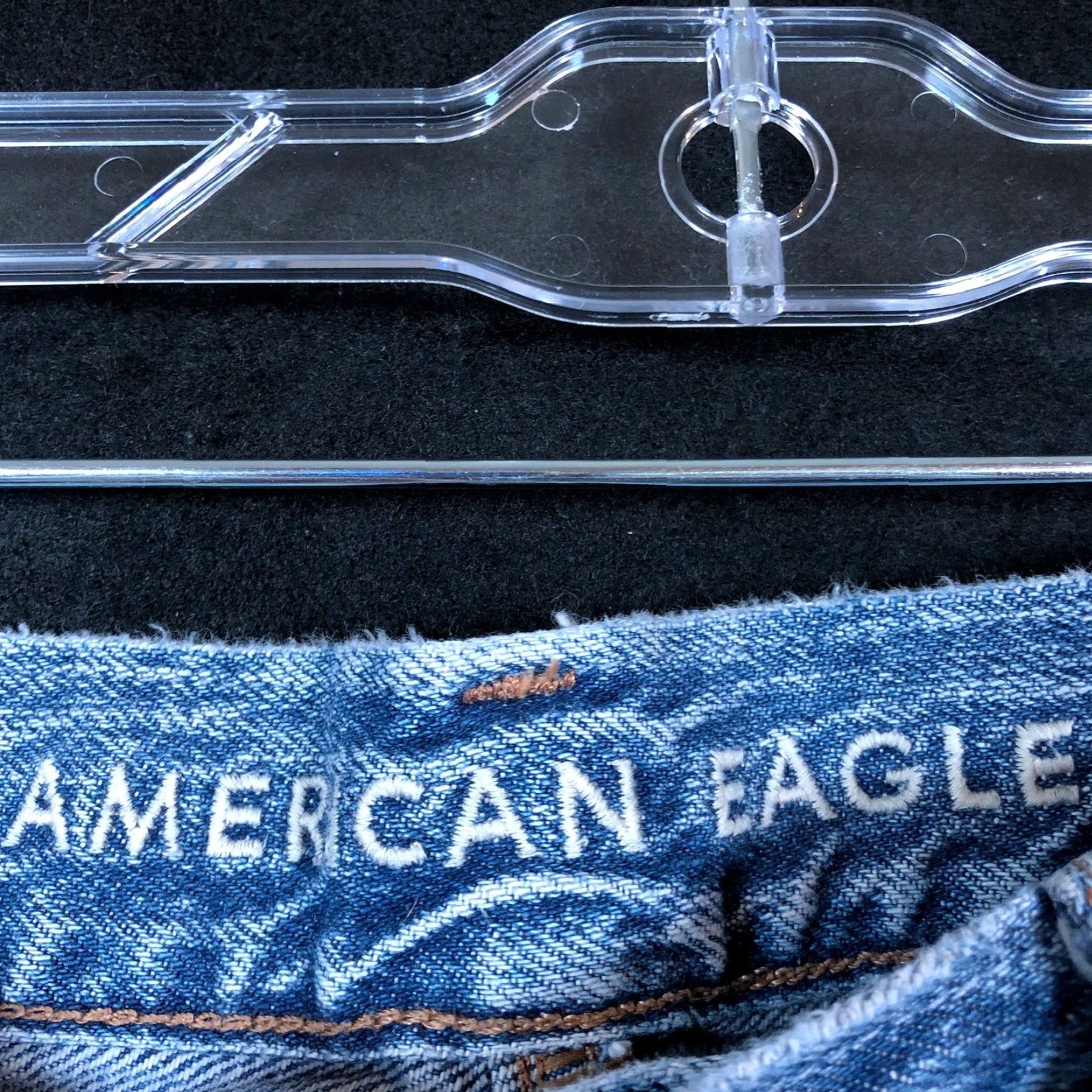 American Eagle Outfitters VINTAGE American Eagle Jeans Blue Denim High Rise Mom Distressed Thrashed 8 Womens Jeans Regular 30in 27in Inseam Womens Size 30" / US 8 / IT 44 - 4 Thumbnail
