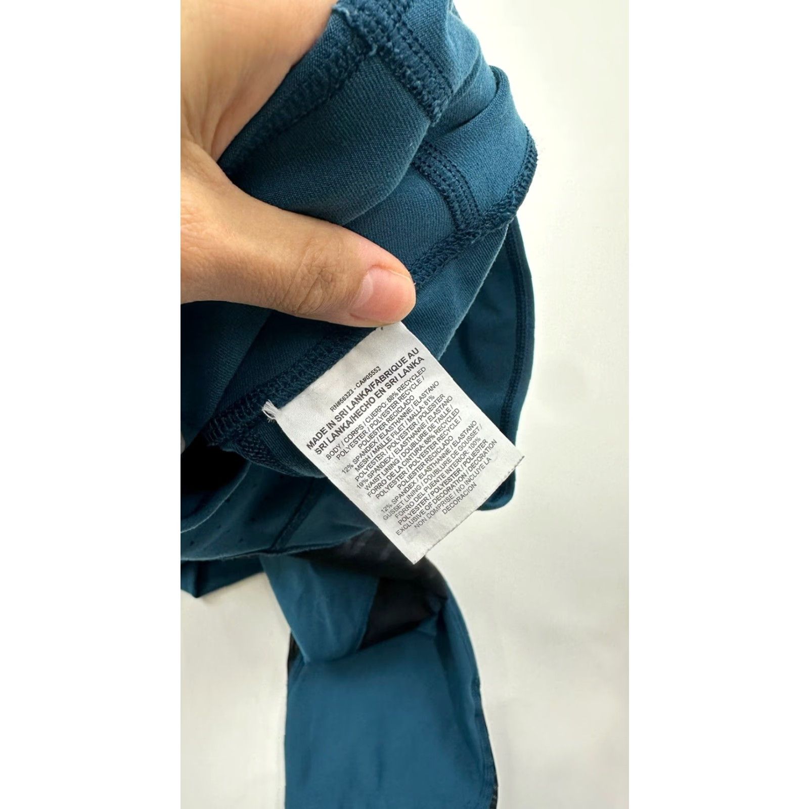 Nike Nike Leggings Women’s Small Black Cropped Legend 20” Mid Rise Training Womens (S) Activewear Nike Cropped Leggings Size 28" / US 6 / IT 42 - 6 Thumbnail