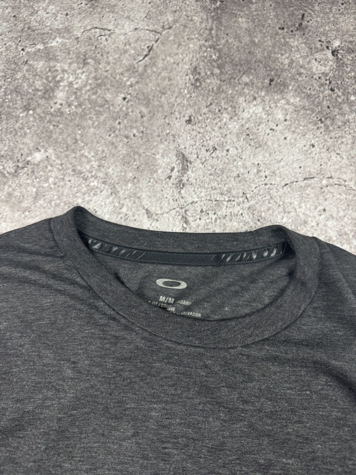 Oakley ☠️ OAKLEY T shirt Vintage 00s Big Central Logo XL Size US M / EU 48-50 / 2 - 4 Thumbnail