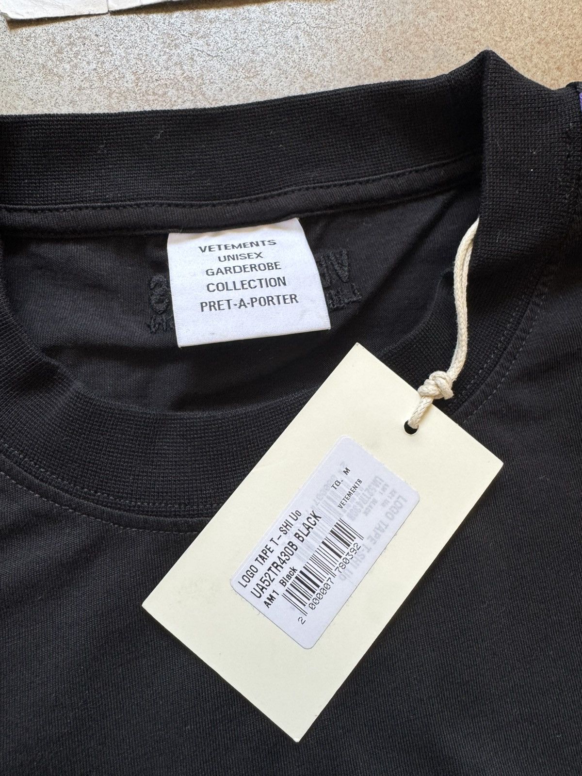 VTMNTS × Vetements Vetements Logo Tape Tee Black/Purple Medium Size US M / EU 48-50 / 2 - 6 Thumbnail