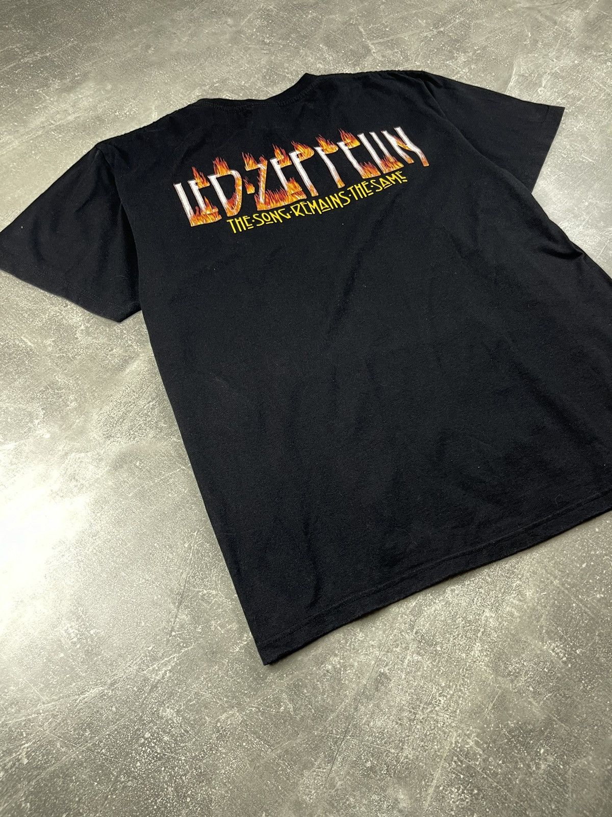Band Tees × Led Zeppelin × Vintage Led Zeppelin Vintage 00s Flame Logo Cotton Black T-Shirt Size US L / EU 52-54 / 3 - 6 Thumbnail