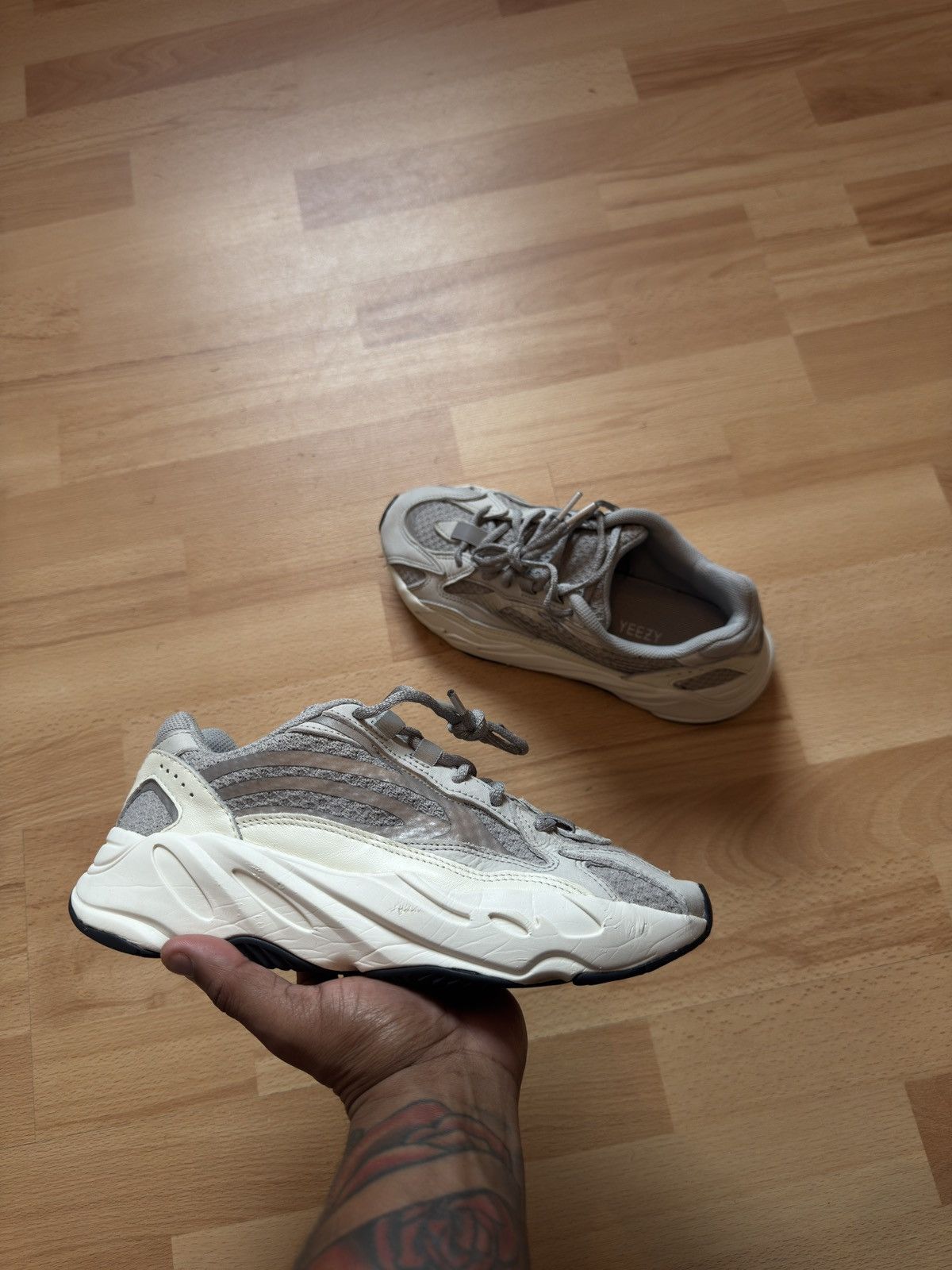 Yeezy Yeezy 700v2 static Size US 7 / EU 40 - 1 Thumbnail