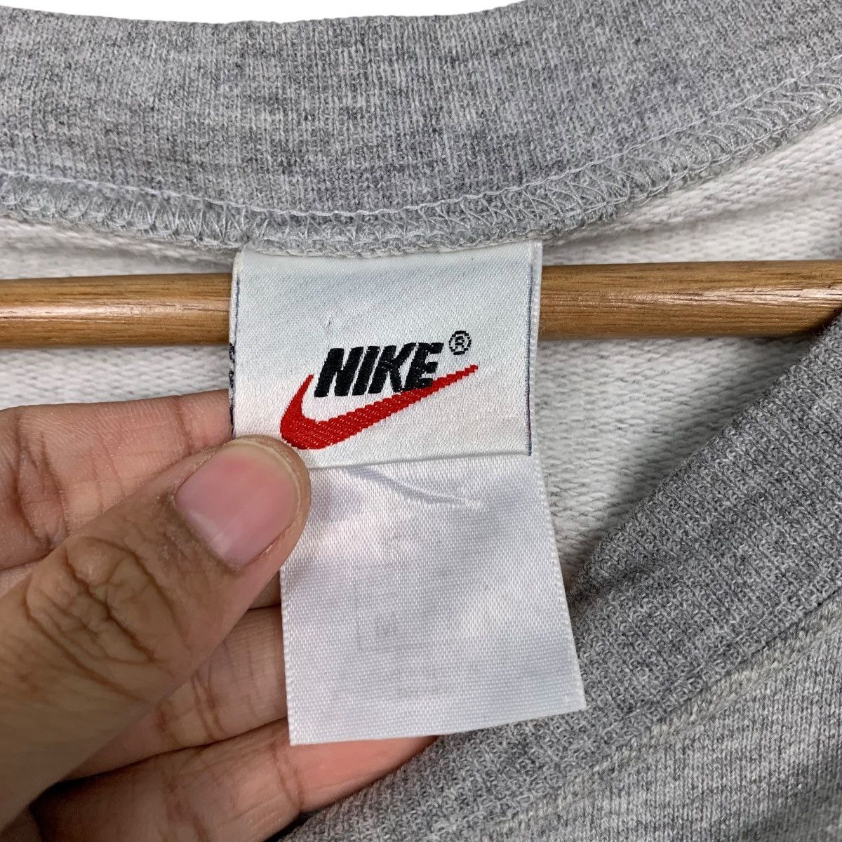 Nike 90's NIKE Embroidery Small Swoosh Logo Sweatshirt #2269-C100 Size US M / EU 48-50 / 2 - 11 Thumbnail