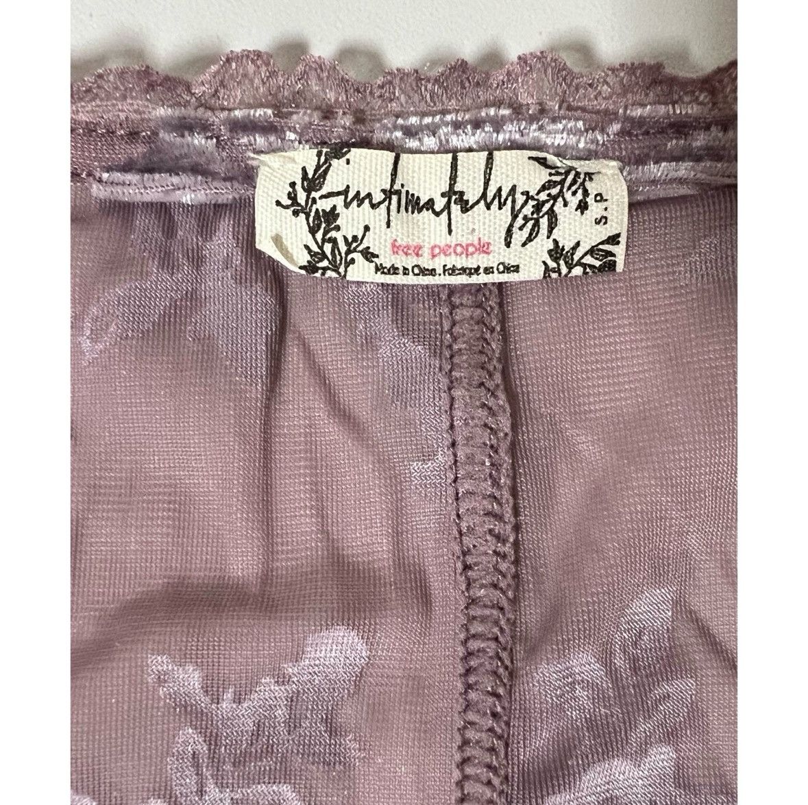 Free People Purple Floral Velvet V-Neck Tee T-Shirt Top Blouse Size S🪻✨ Size S / US 4 / IT 40 - 5 Thumbnail
