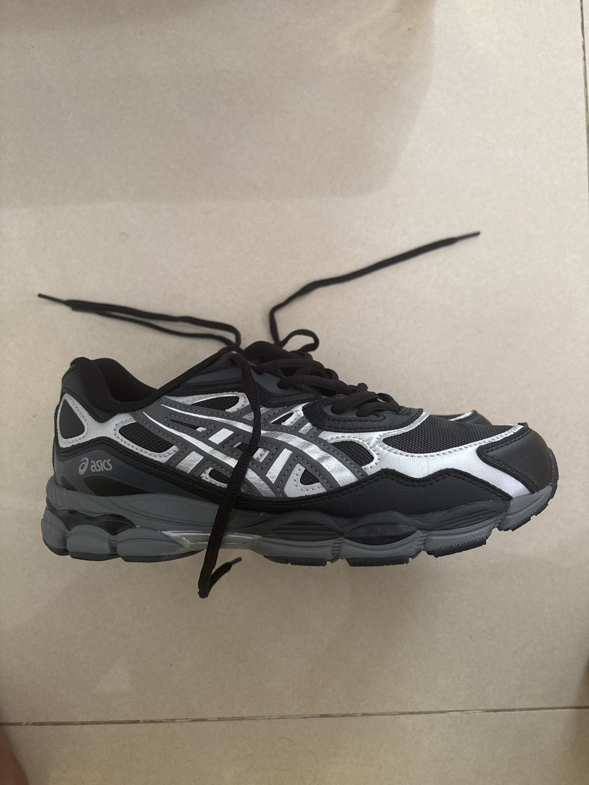 Asics ASICS NYC BLACK SILVER Size US 9.5 / EU 42-43 - 7 Thumbnail