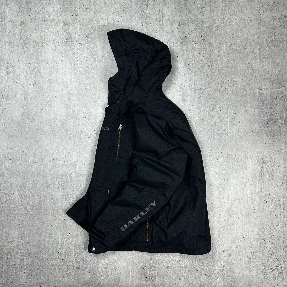 image of Vintage Oakley Tech Functional Multipocket Ski Jacket in Black, Men's (Size Medium)