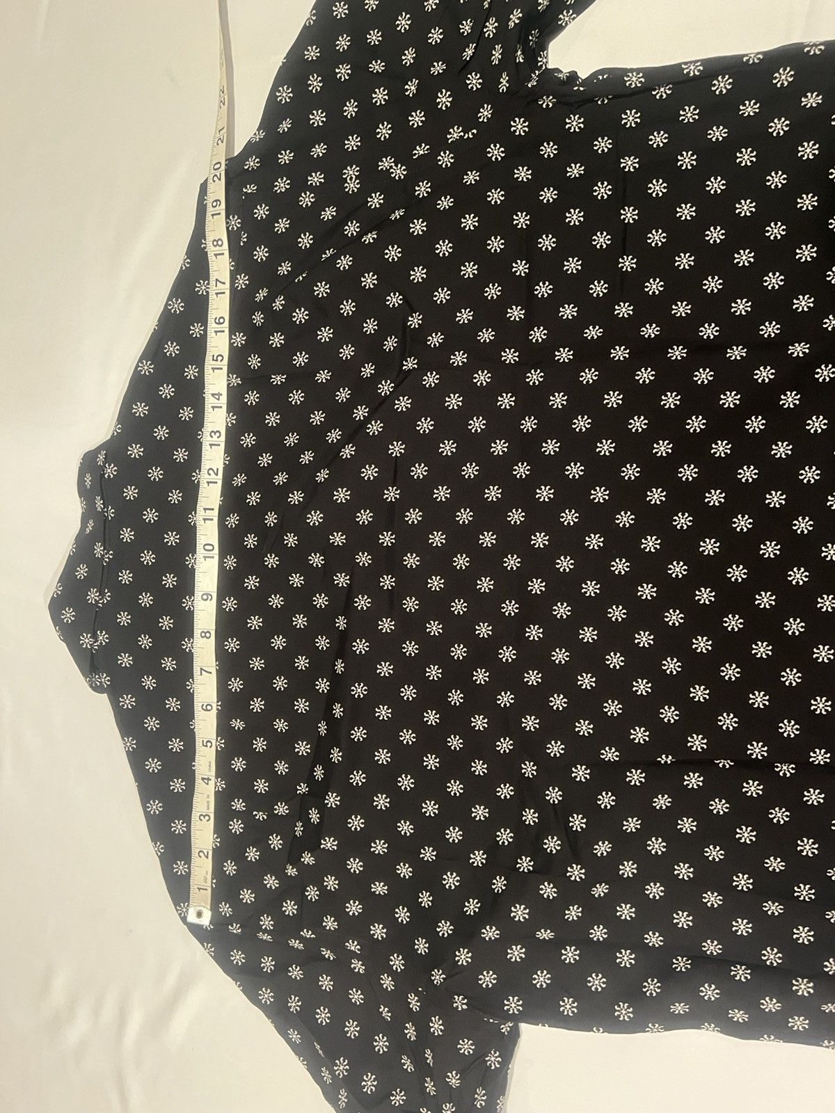 Saint Laurent Paris Saint Laurent men viscose short sleeve shirt.41/16. $890 Size US L / EU 52-54 / 3 - 7 Thumbnail