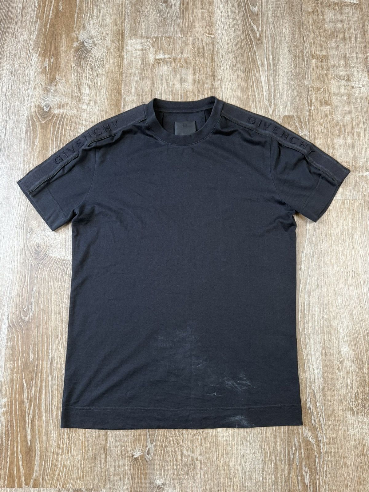 Givenchy Givenchy Logo Taped T Shirt Size US S / EU 44-46 / 1 - 1 Thumbnail
