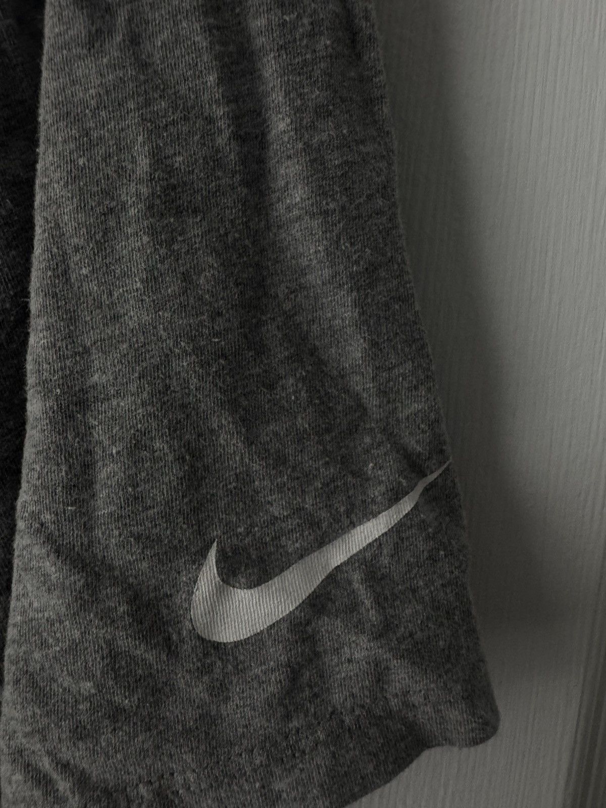 Nike Nike T-Shirt Men's Gray with Blue and Yellow Nike Logo Size US L / EU 52-54 / 3 - 2 Thumbnail