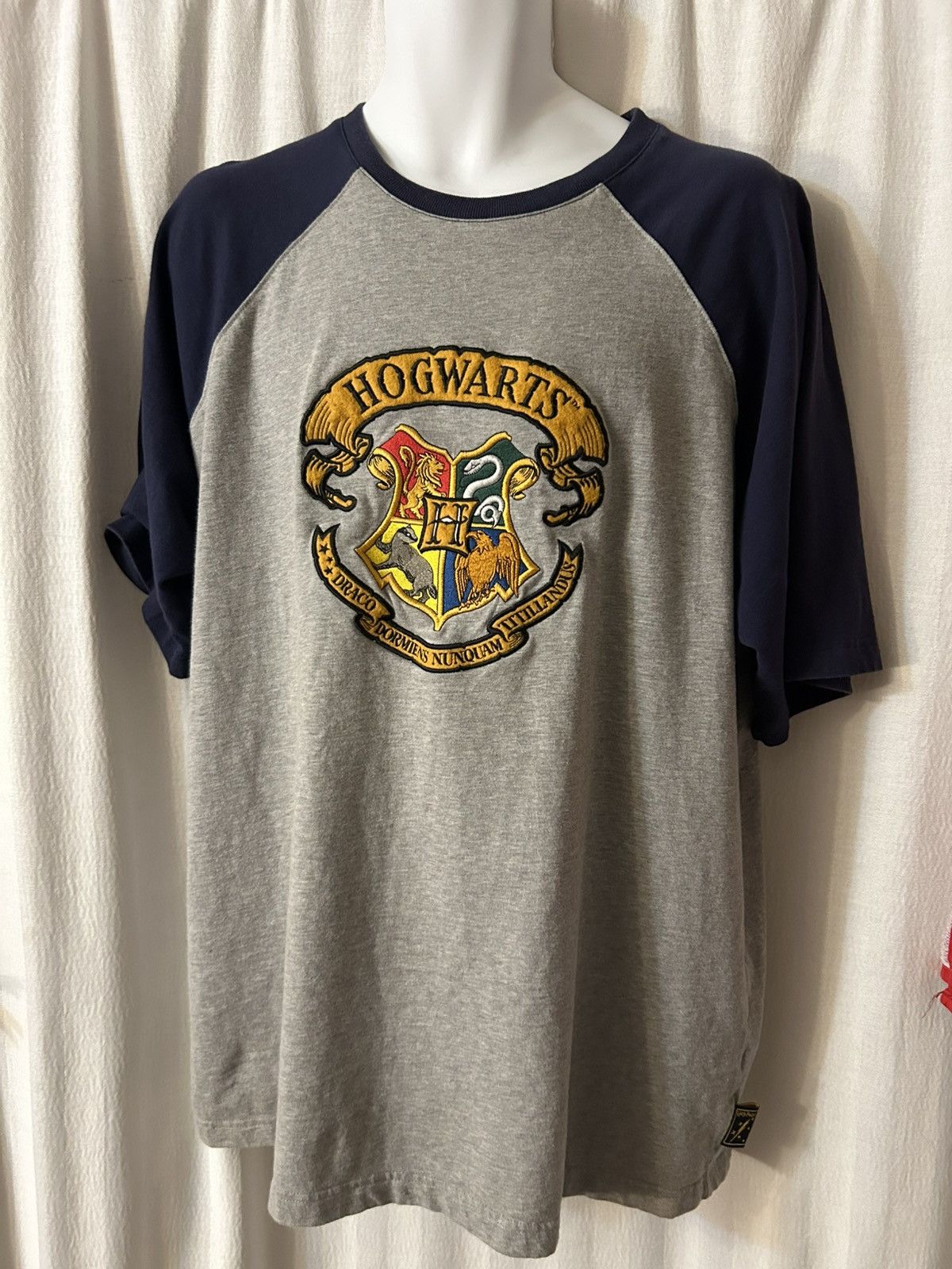 Warner Bros Tee: hogwarts vintage harry potter shirt xxl embroidered Size US XXL / EU 58 / 5 - 1 Thumbnail
