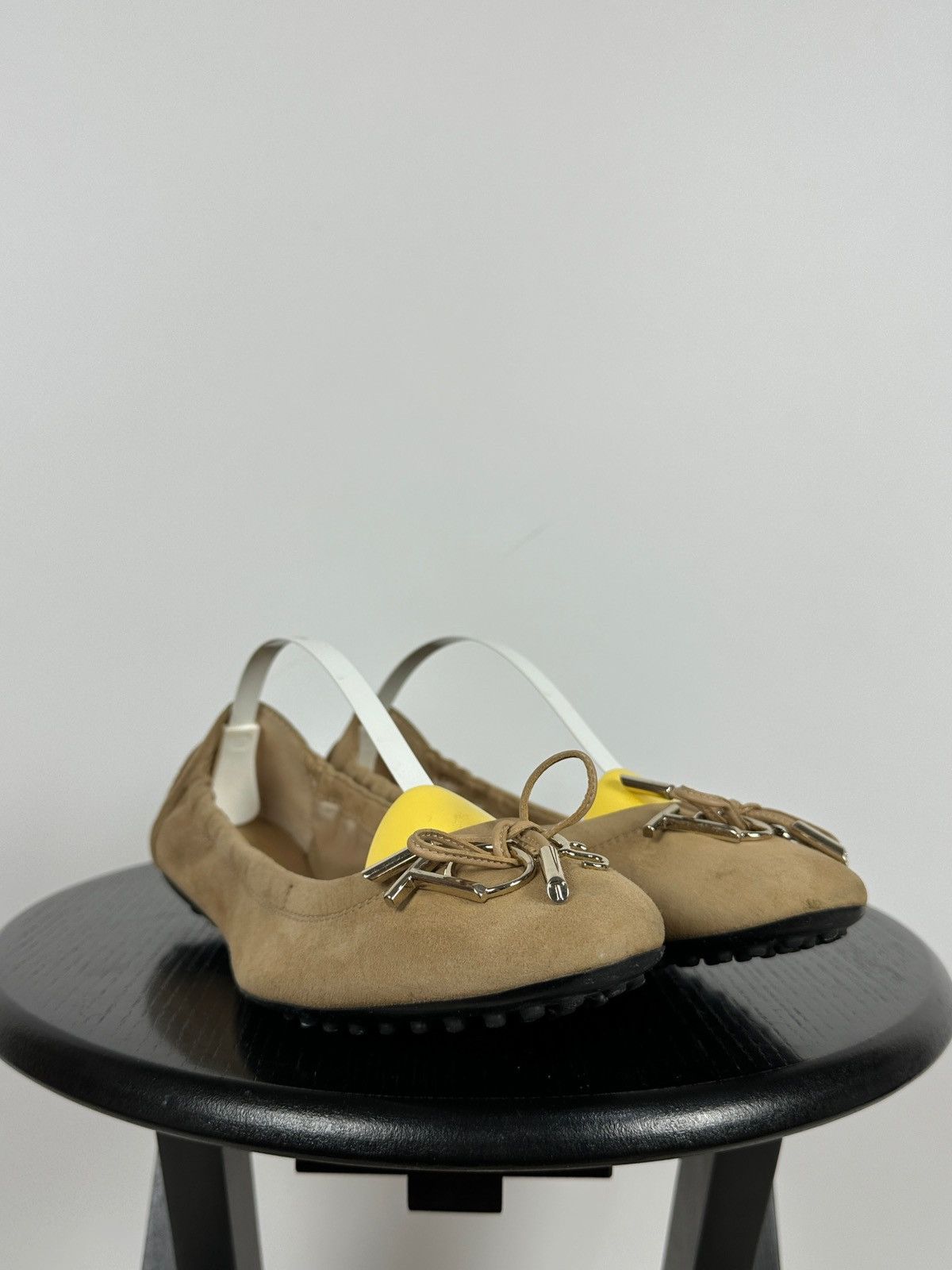 Tod's Tod’s Beige Suede Ballet Flats Size US 8.5 / IT 38.5 - 8 Thumbnail