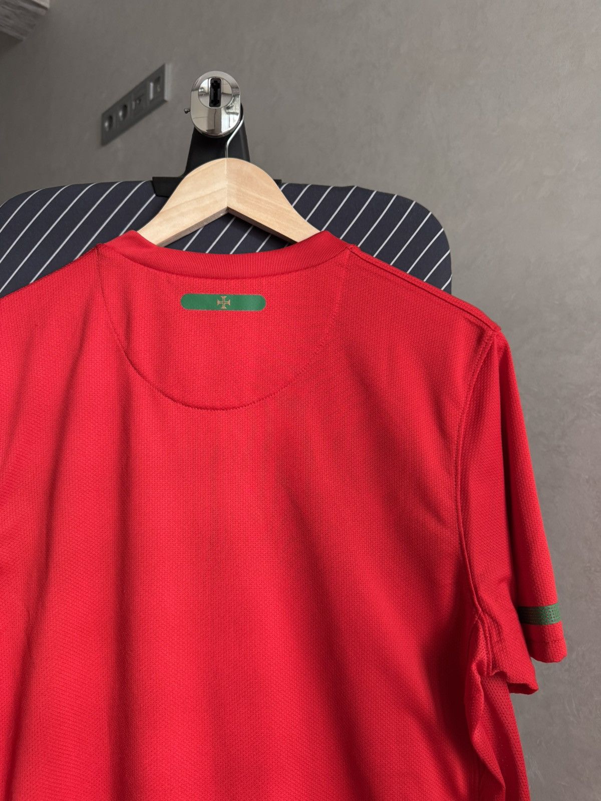Nike Nike Vintage Portugal 2010 2011 Blockcore Red Home Jersey Size US M / EU 48-50 / 2 - 9 Thumbnail