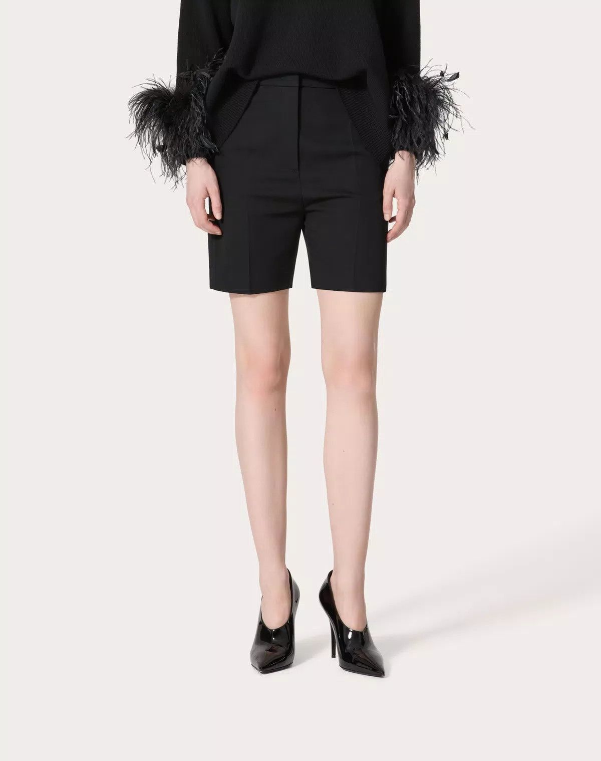 Valentino o1s1wg110426 Grisaille Bermuda Shorts in Nero Size 25" / US 0 / IT 36 - 4 Thumbnail