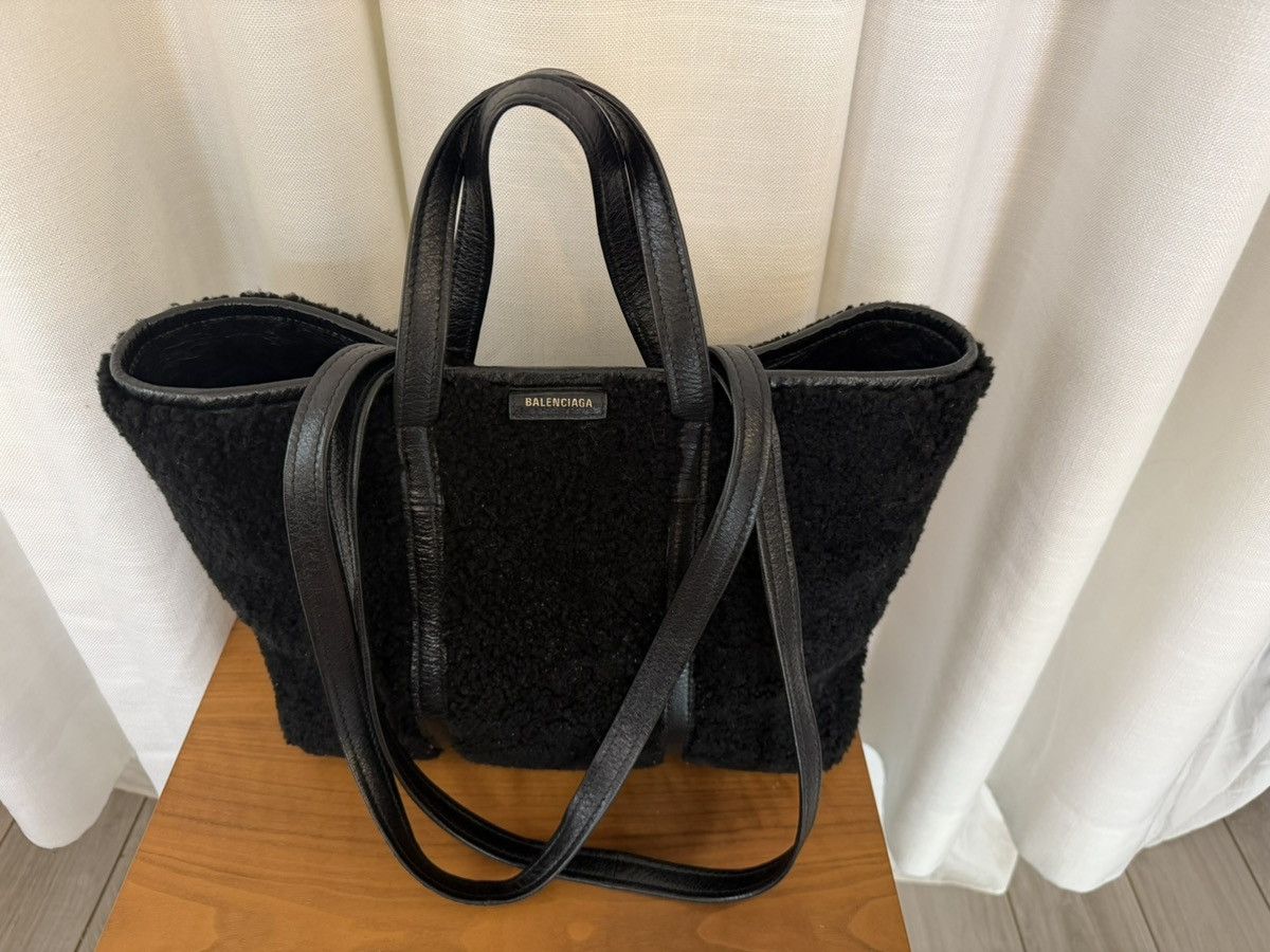 Balenciaga Balenciaga Black Shearling Barbes Tote Bag Size ONE SIZE - 2 Thumbnail