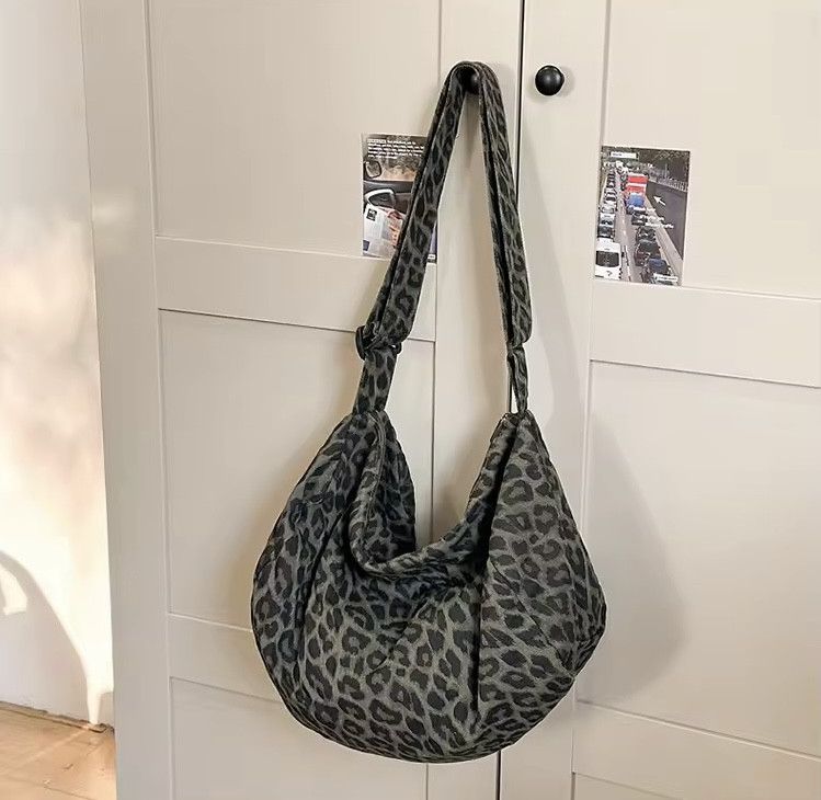 Japanese Brand Gen Z Trendy Leopard Print Canvas Crossbody Bag Size ONE SIZE - 4 Thumbnail