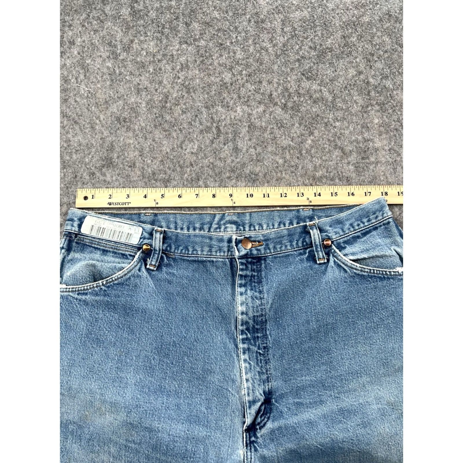Wrangler VINTAGE Wrangler Jeans Mens Blue Straight Distressed Sz 40x32 Denim 5-Pocket Wrangler Cowboy Cut Leather Logo Button Zip Weekender? Size US 40 / EU 56 - 2 Thumbnail