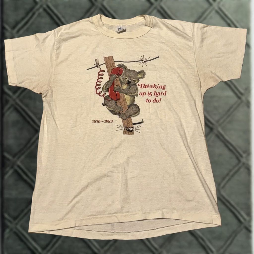 TEE JAYS VINTAGE Bell Telephone Koala Shirt XL Tee Jays 80s T-Shirt Graphic Print Crew Neck White Unisex Adults Shirts Short Sleeve Cotton Size US XL / EU 56 / 4 - 1 Thumbnail