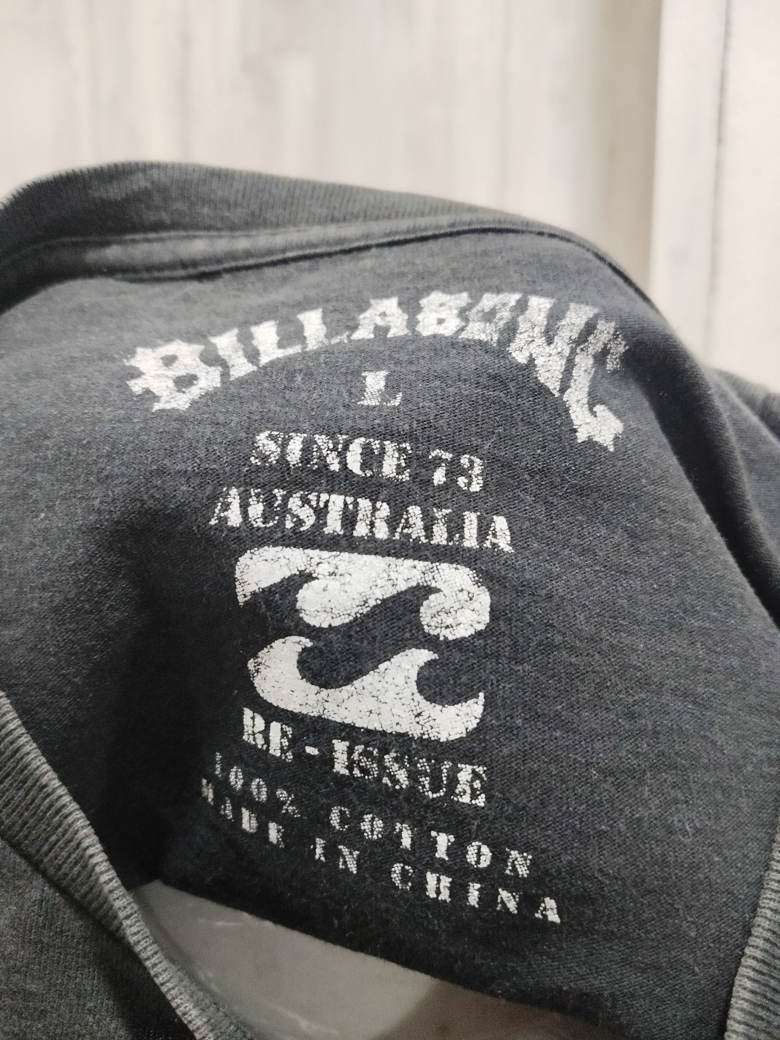 Billabong × Vintage Vintage Billabong Side Logo Surf Style Tshirt Size US L / EU 52-54 / 3 - 5 Thumbnail