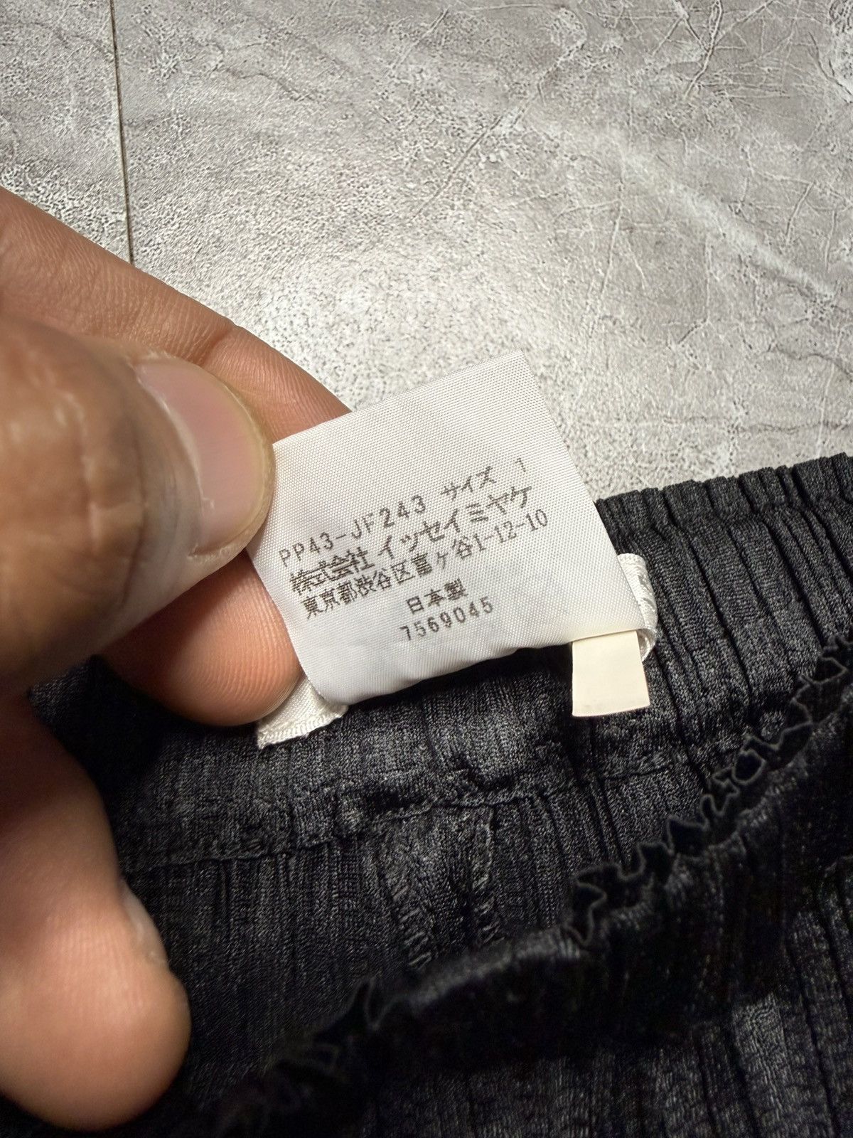 Pleats Please Issey Miyake Pleats please Cropped Pants Size US 30 / EU 46 - 6 Thumbnail