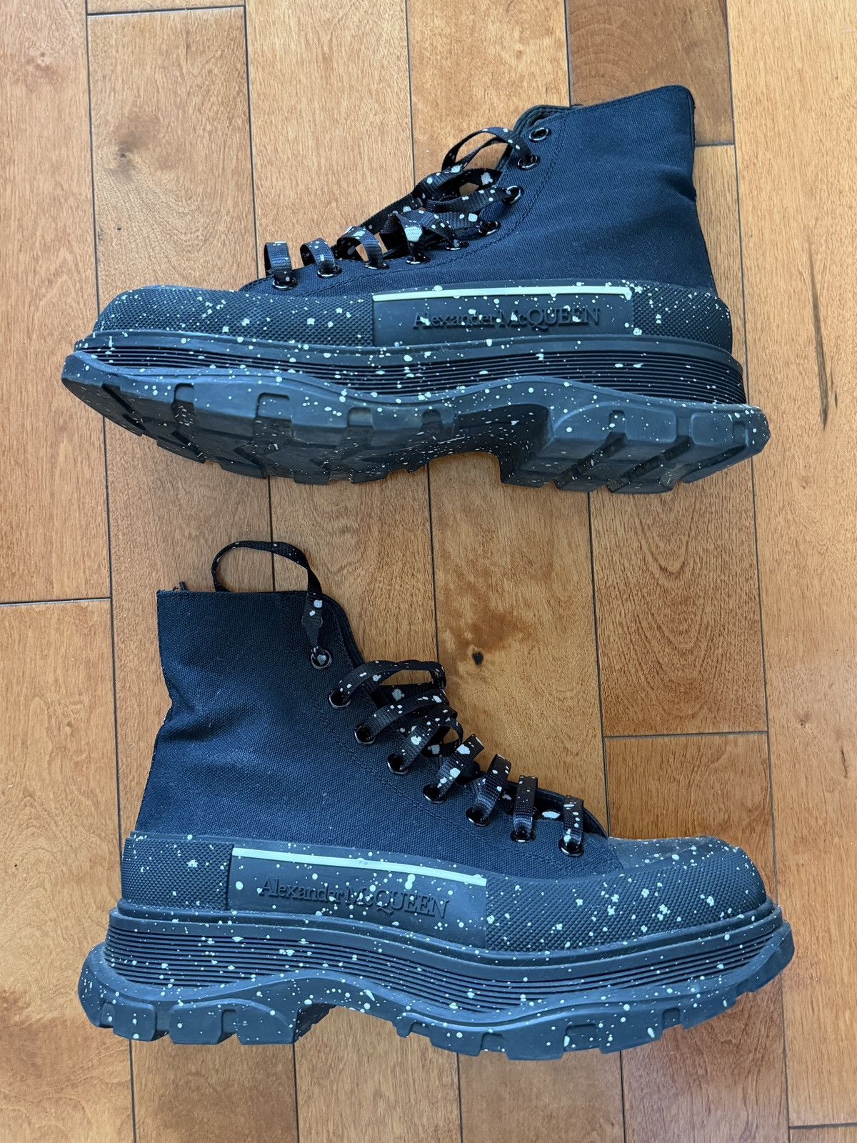 Alexander McQueen Tread Slick Boot in Black White Paint Splatter Size US 9 / EU 42 - 1 Thumbnail