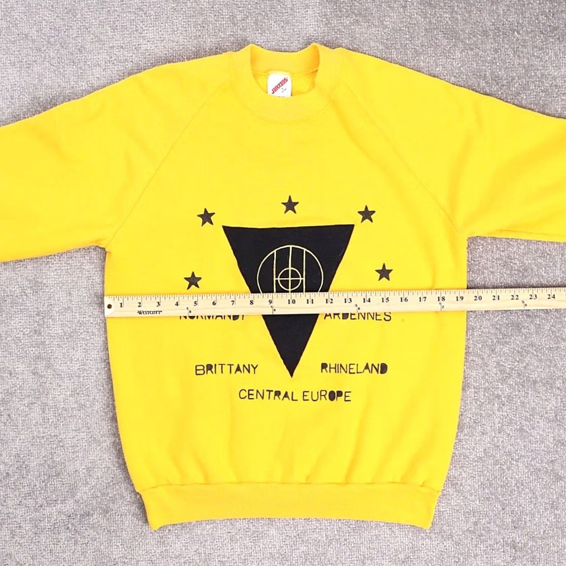 Vintage VINTAGE Shirt Mens L Yellow Central Europe Long Sleeve Crew Neck Pullover Sweatshirt Size US L / EU 52-54 / 3 - 4 Thumbnail